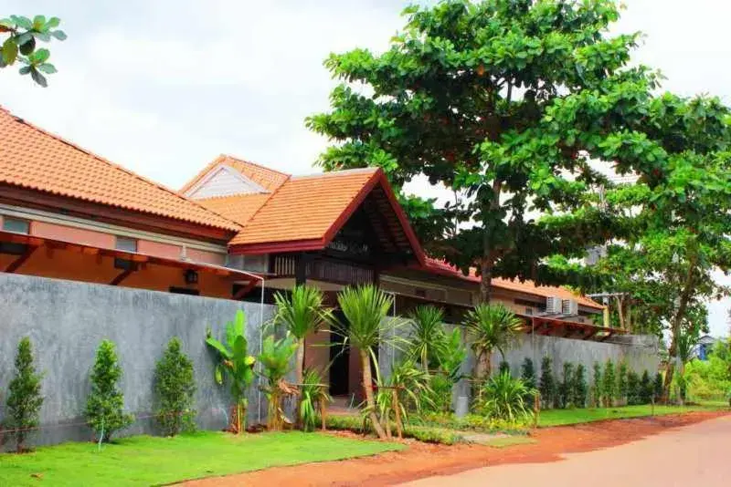 Facade/entrance, Property Building in Peace Paradise Beach