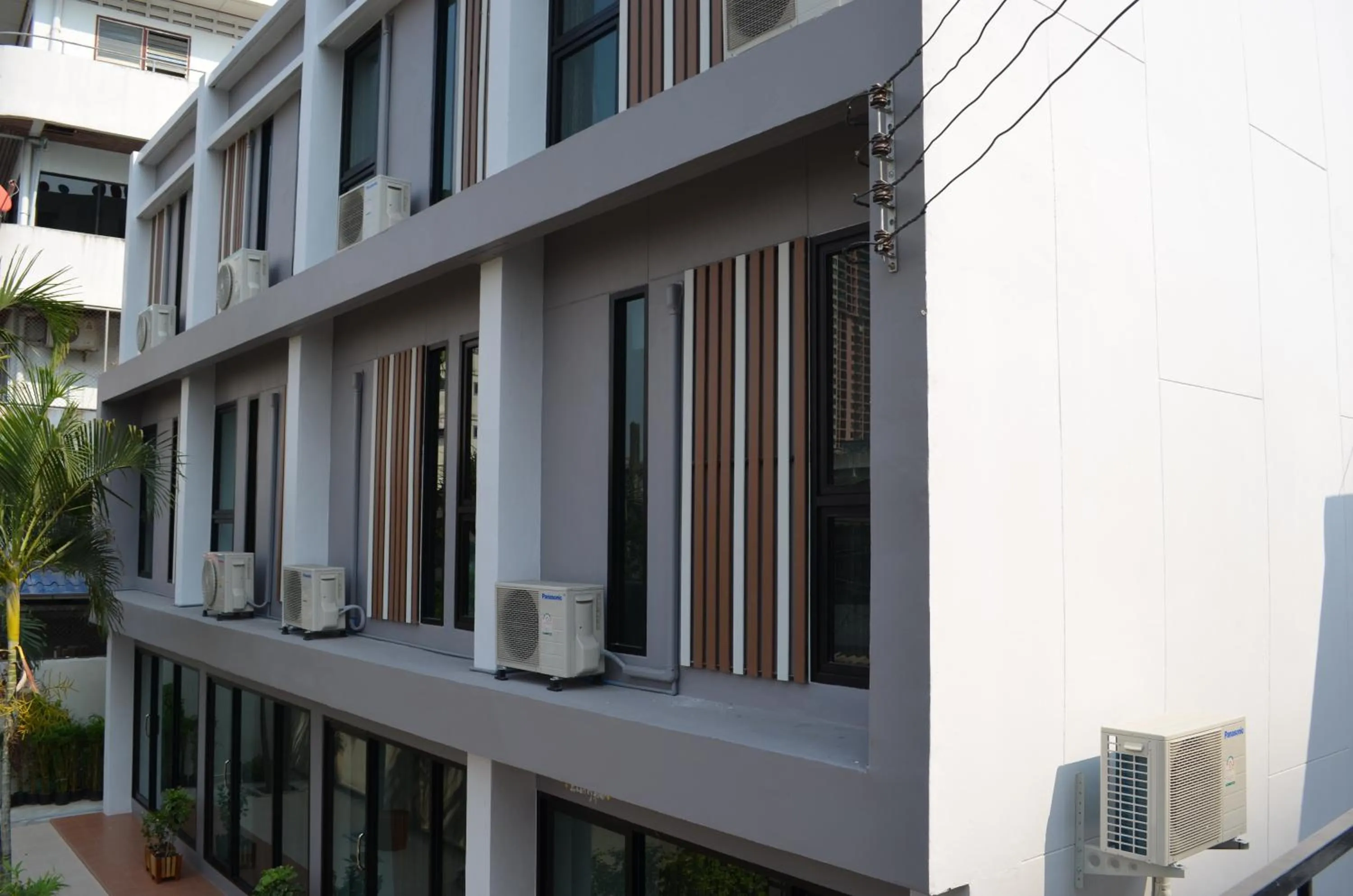 Facade/entrance in Varinda Hostel