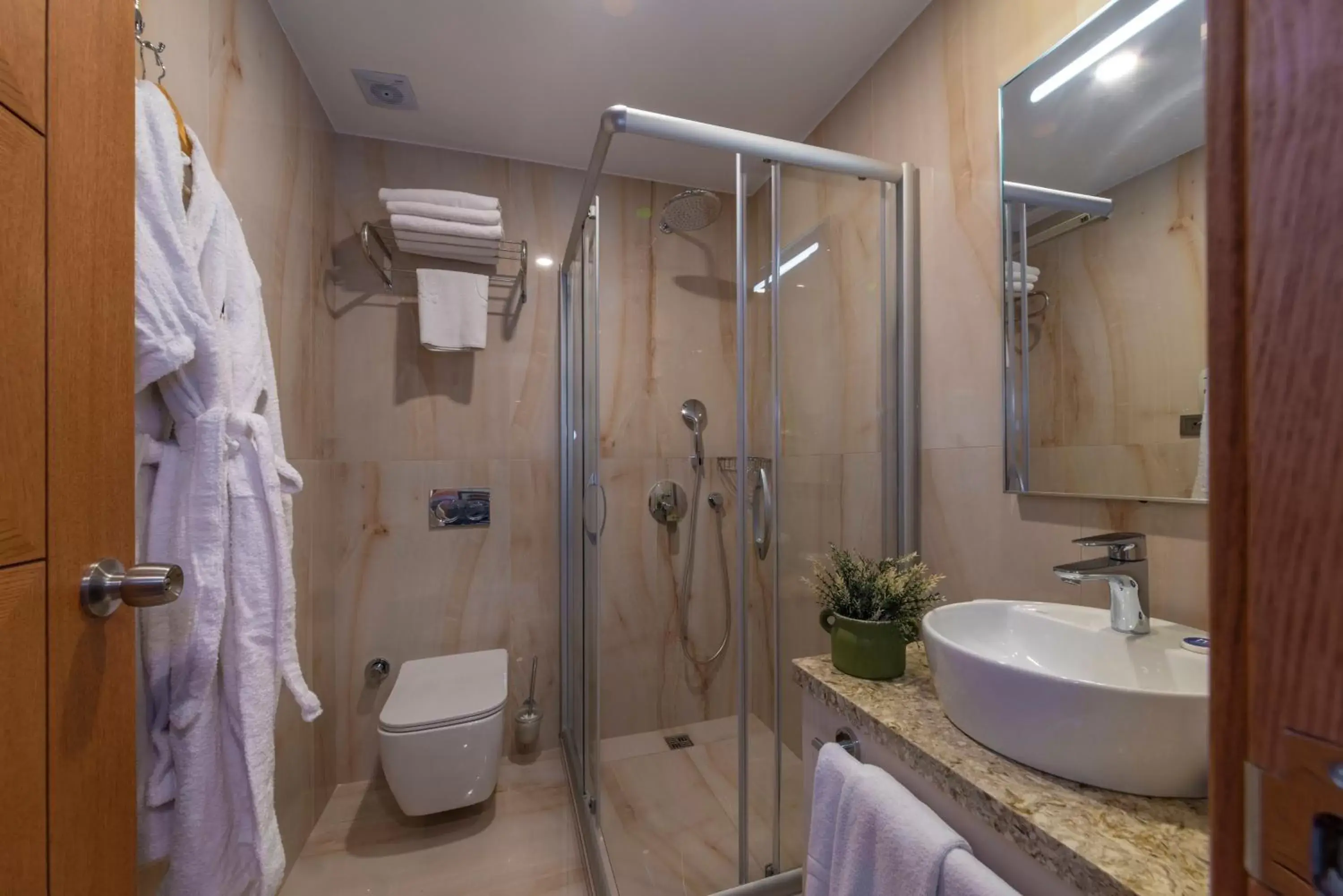 Shower, Bathroom in Vicenza Hotel