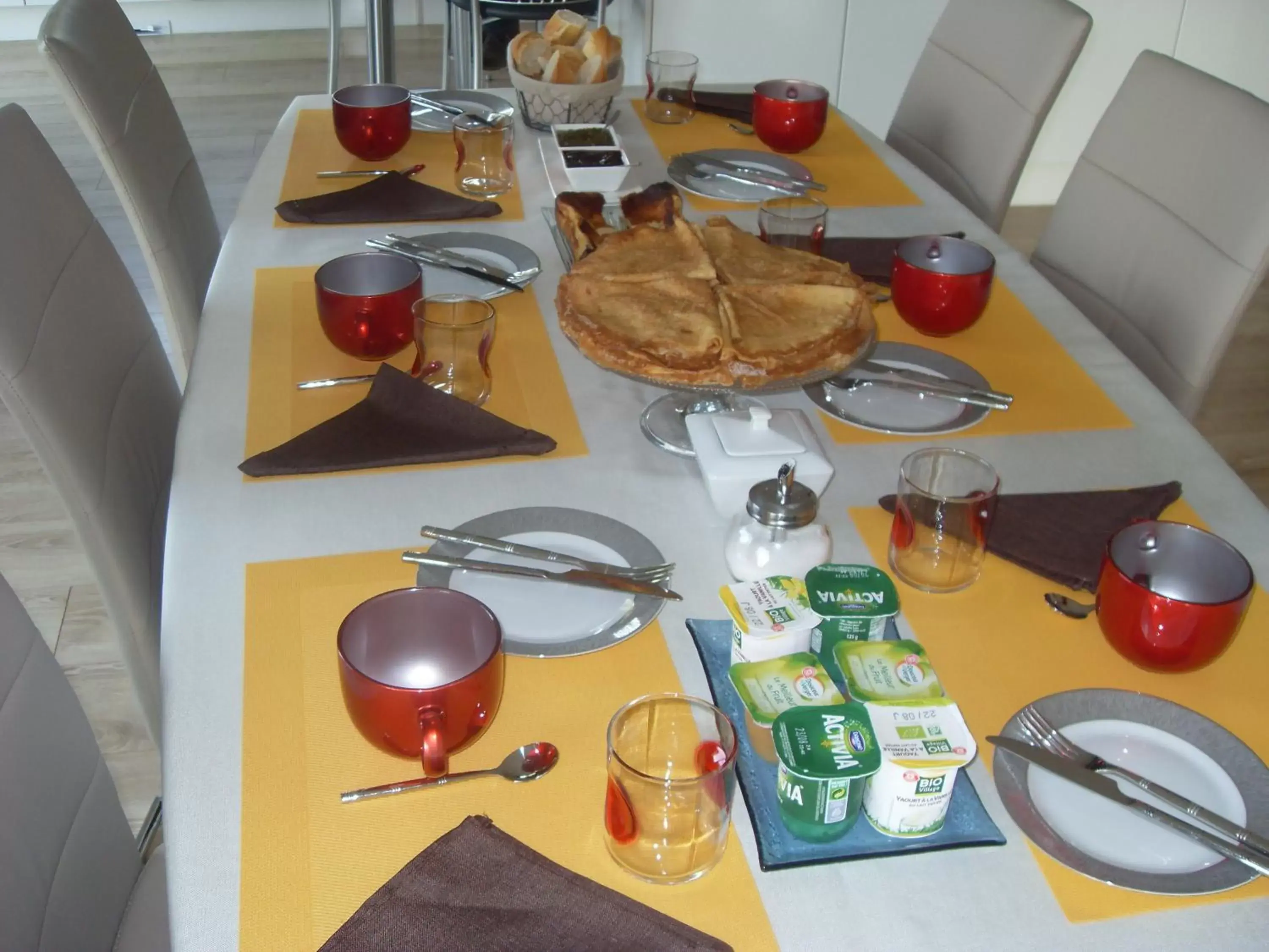 Dining area, Breakfast in Chambre d'hôtes Les Bruyères