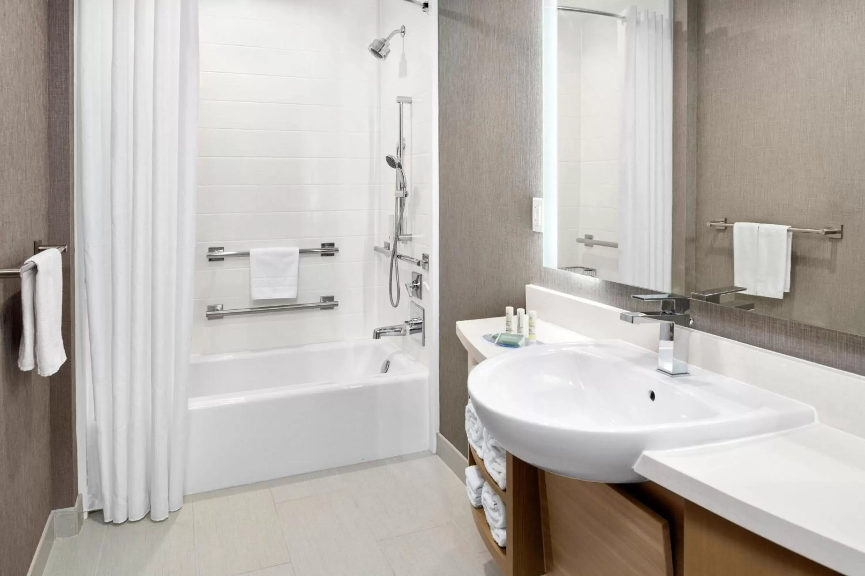 Bathroom in SpringHill Suites by Marriott Riverside Redlands