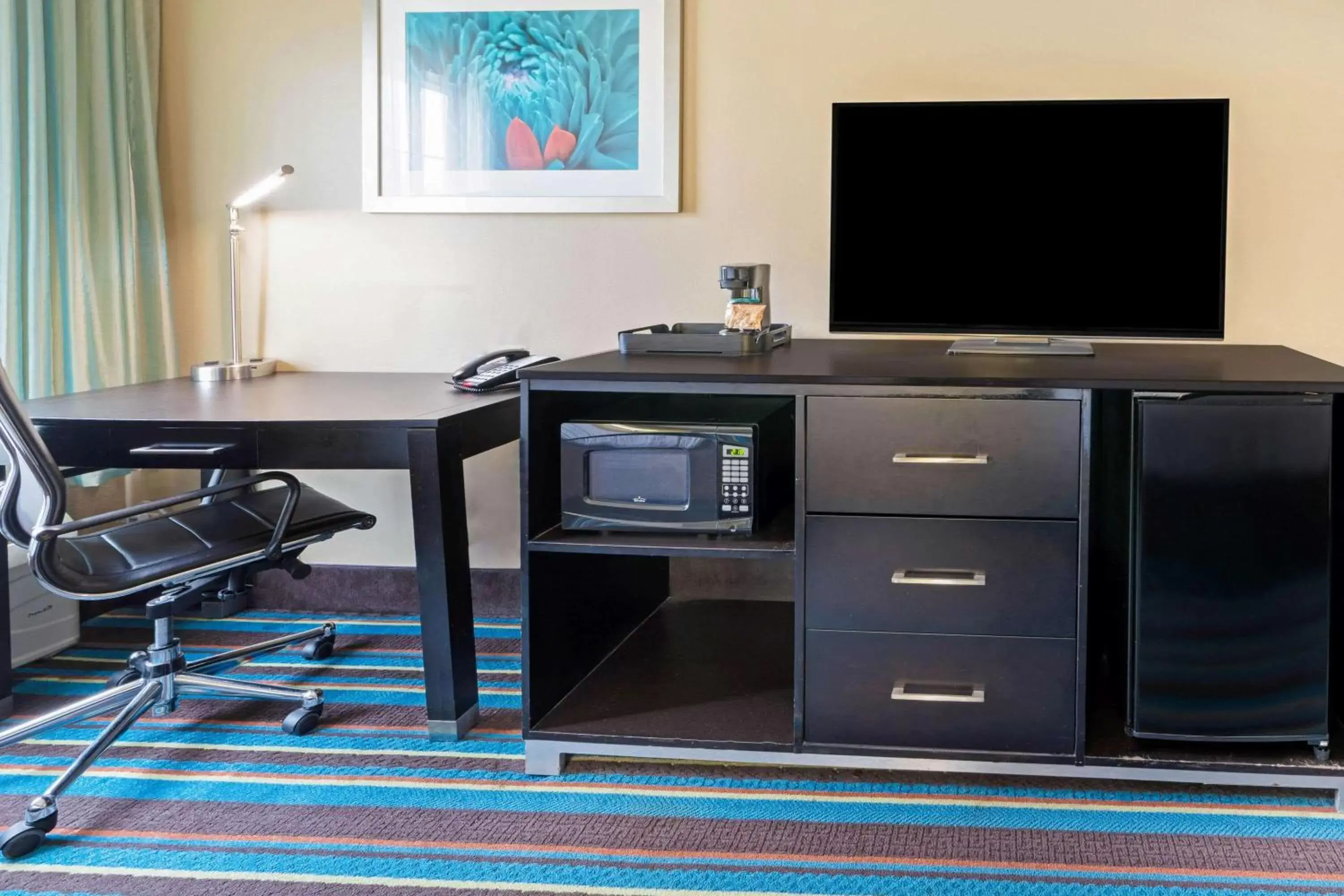 Photo of the whole room in La Quinta by Wyndham Muskogee Photo of the whole room in La Quinta by Wyndham Muskogee