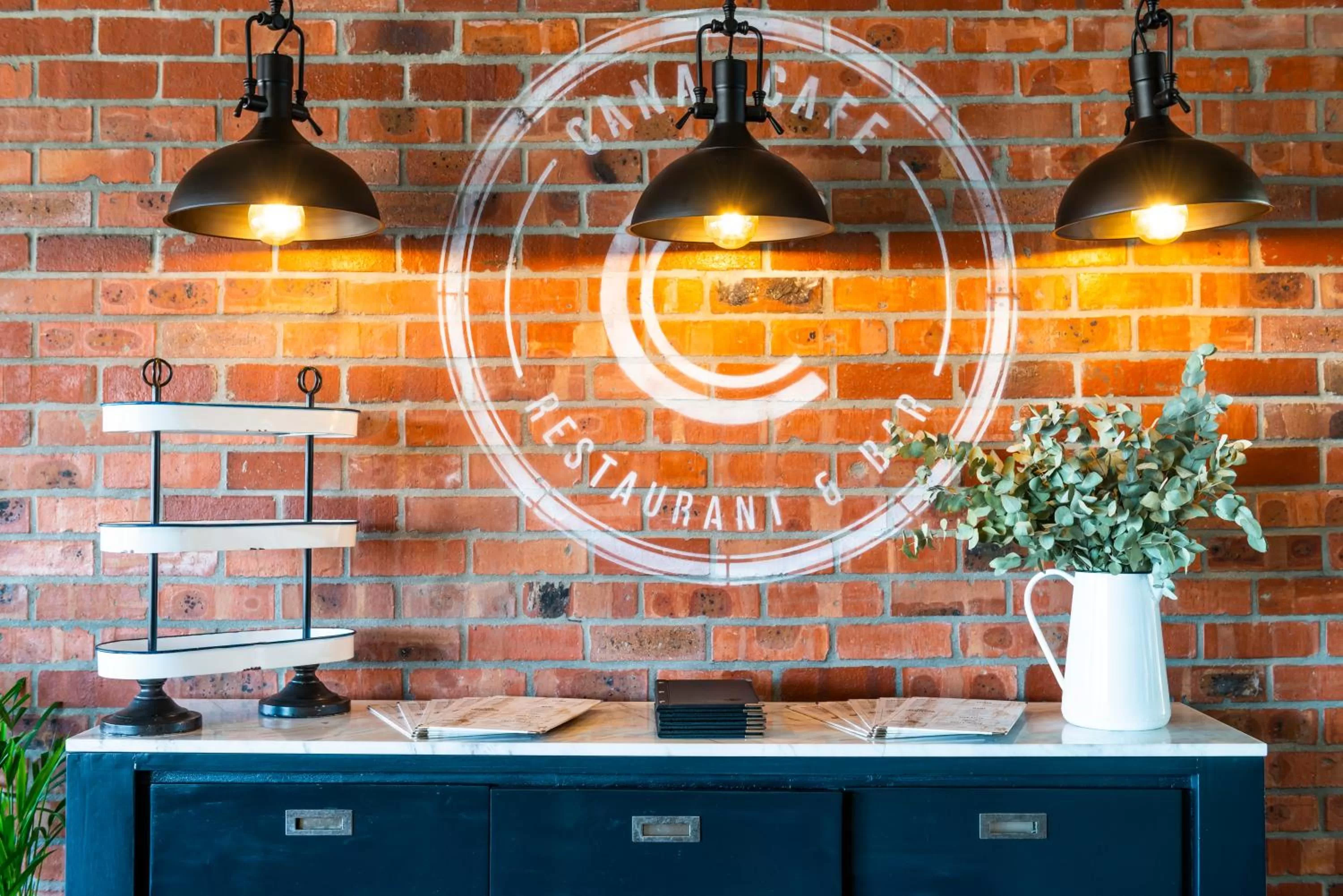 Restaurant/places to eat in aha Harbour Bridge Hotel & Suites