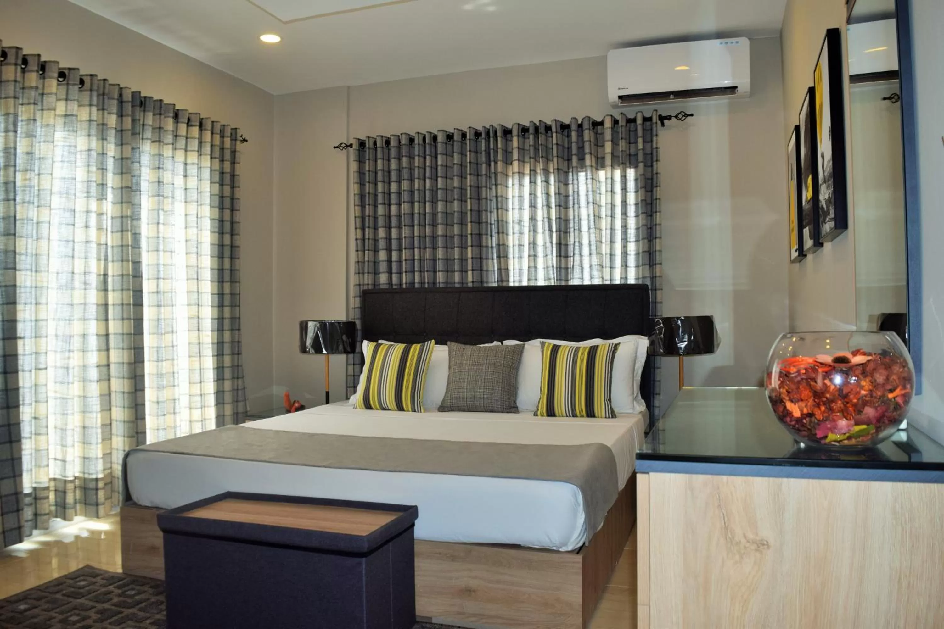 Bedroom, Bed in Montecito Apartments