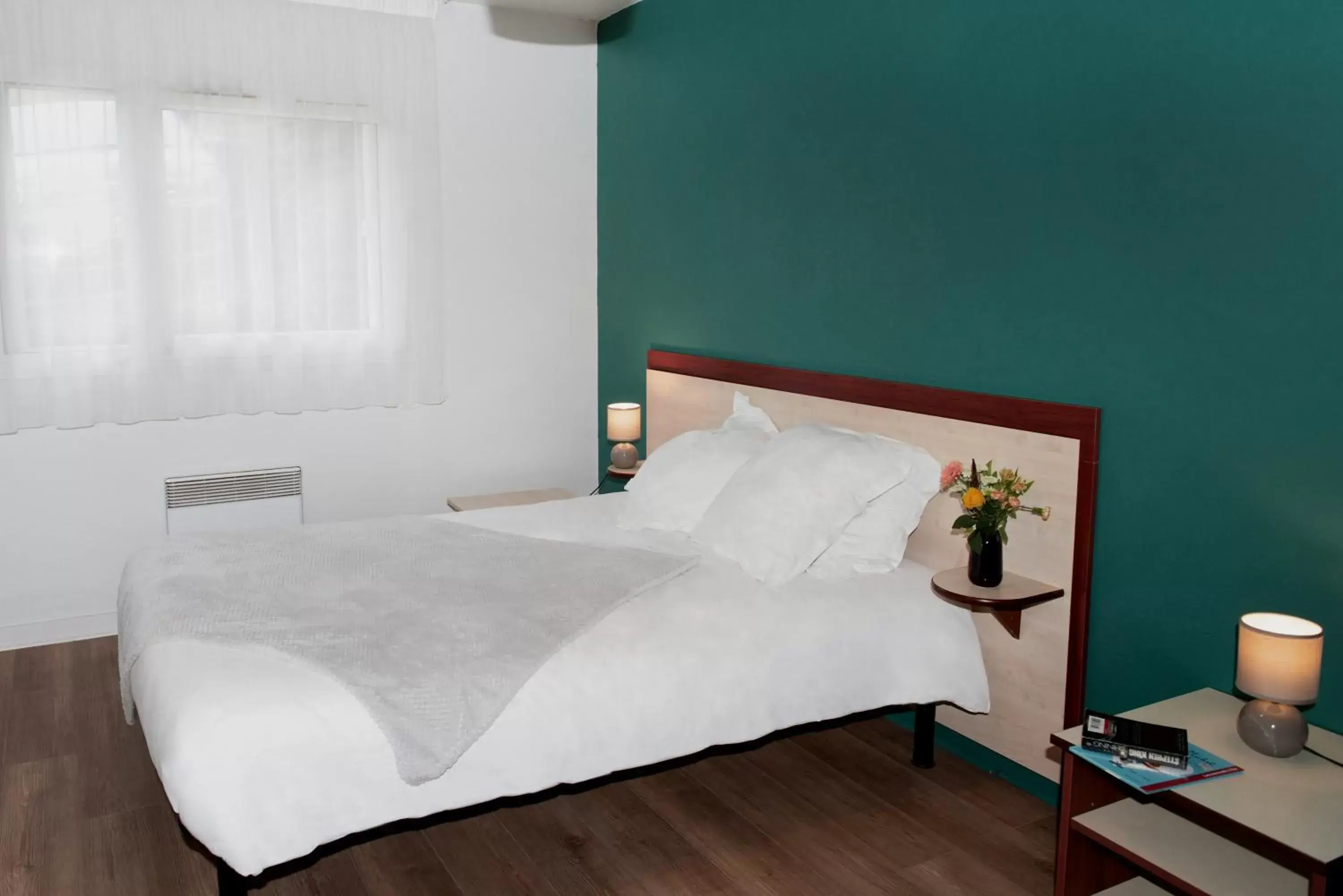 Bedroom, Bed in Terres de France Brest