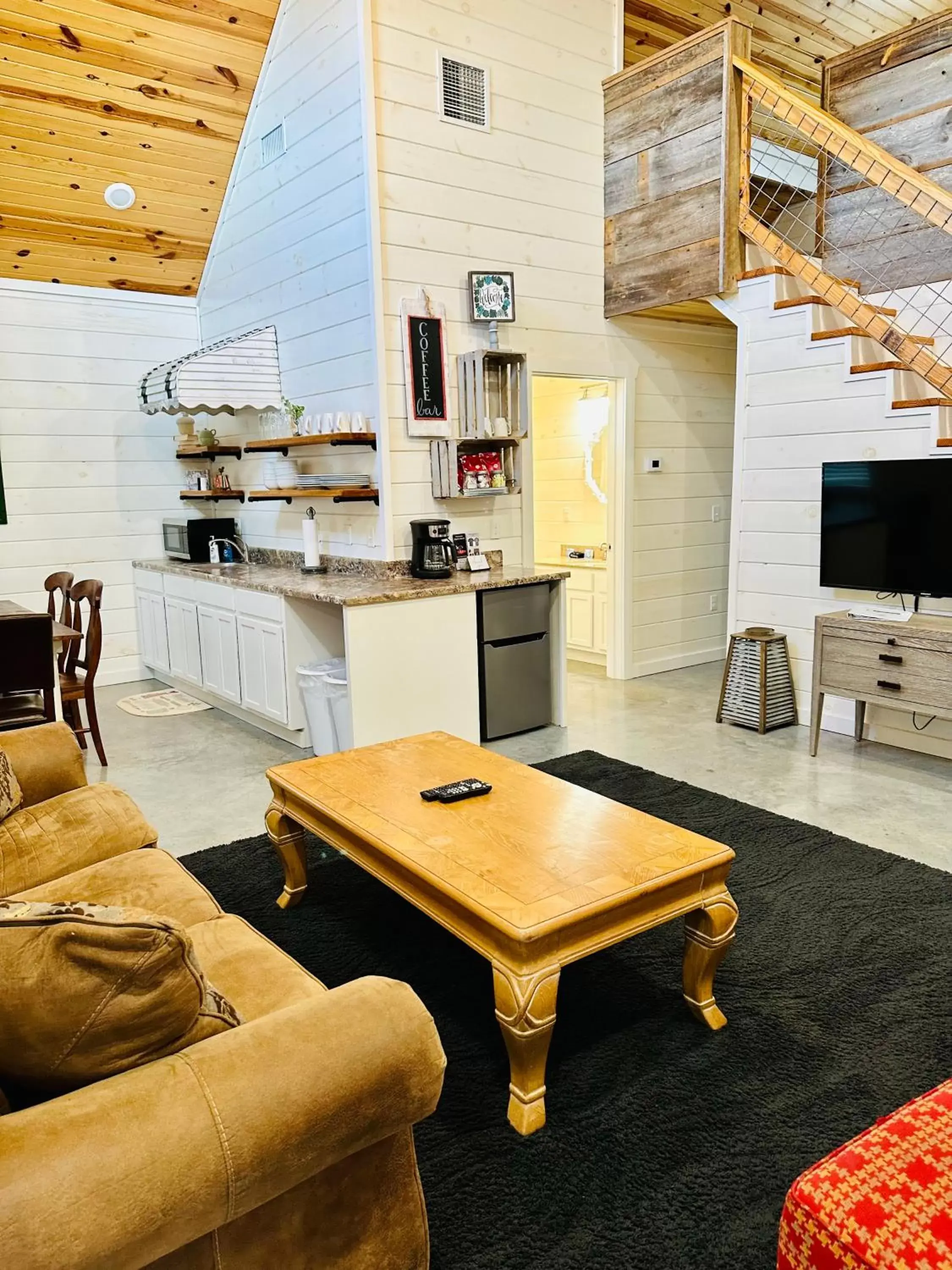 Kitchen or kitchenette, Seating Area in Knotty Squirrel Cabins