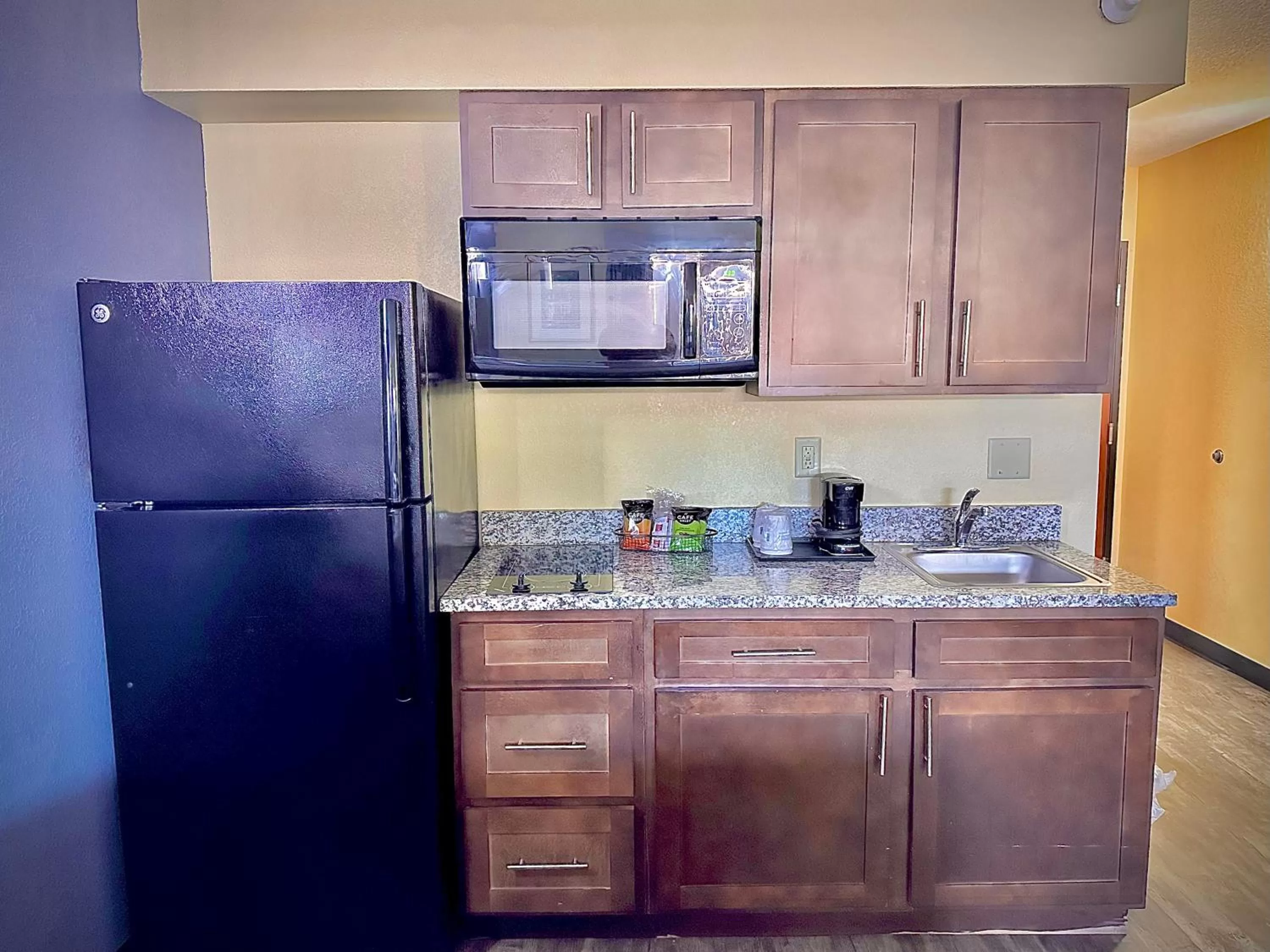 Kitchen or kitchenette in Days Inn by Wyndham New Orleans Pontchartrain