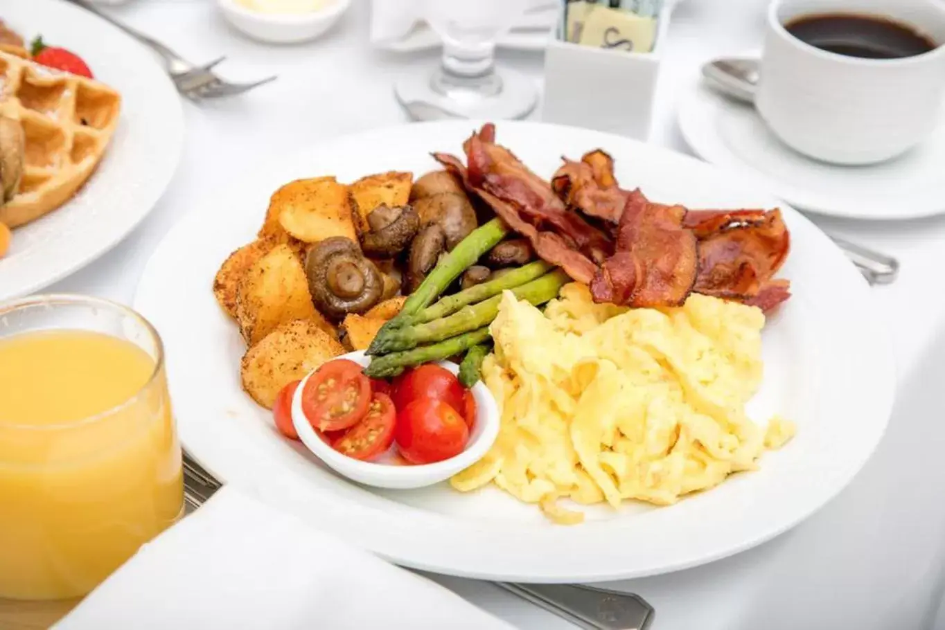 English/Irish breakfast, Food in Castle Oaks House Hotel