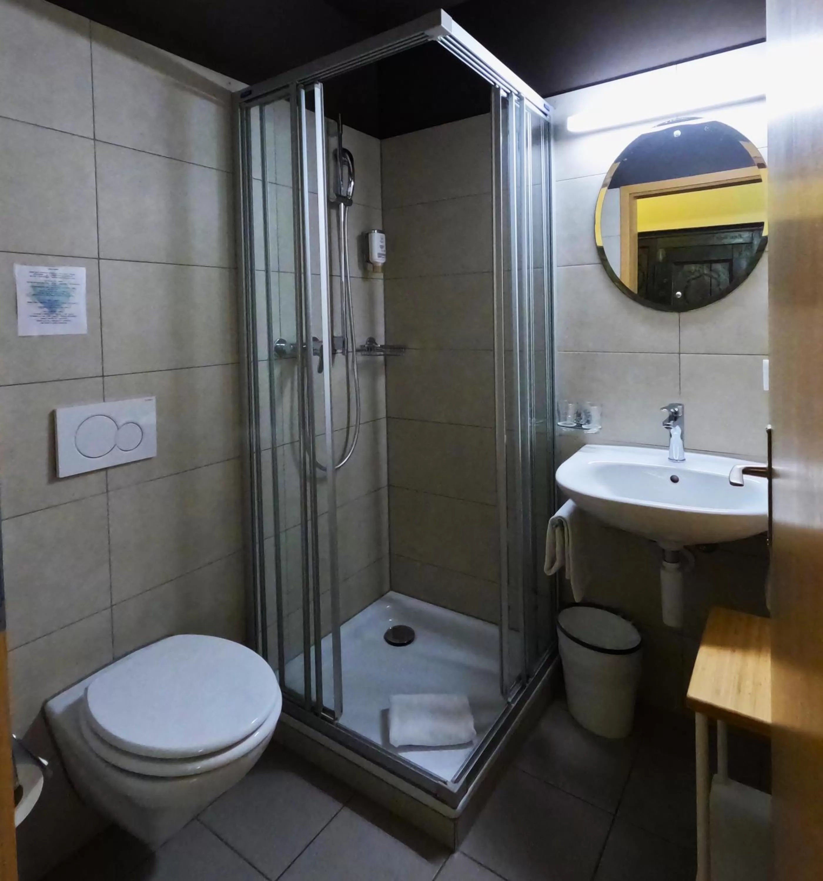 Shower in Alpenrose Hotel and Gardens