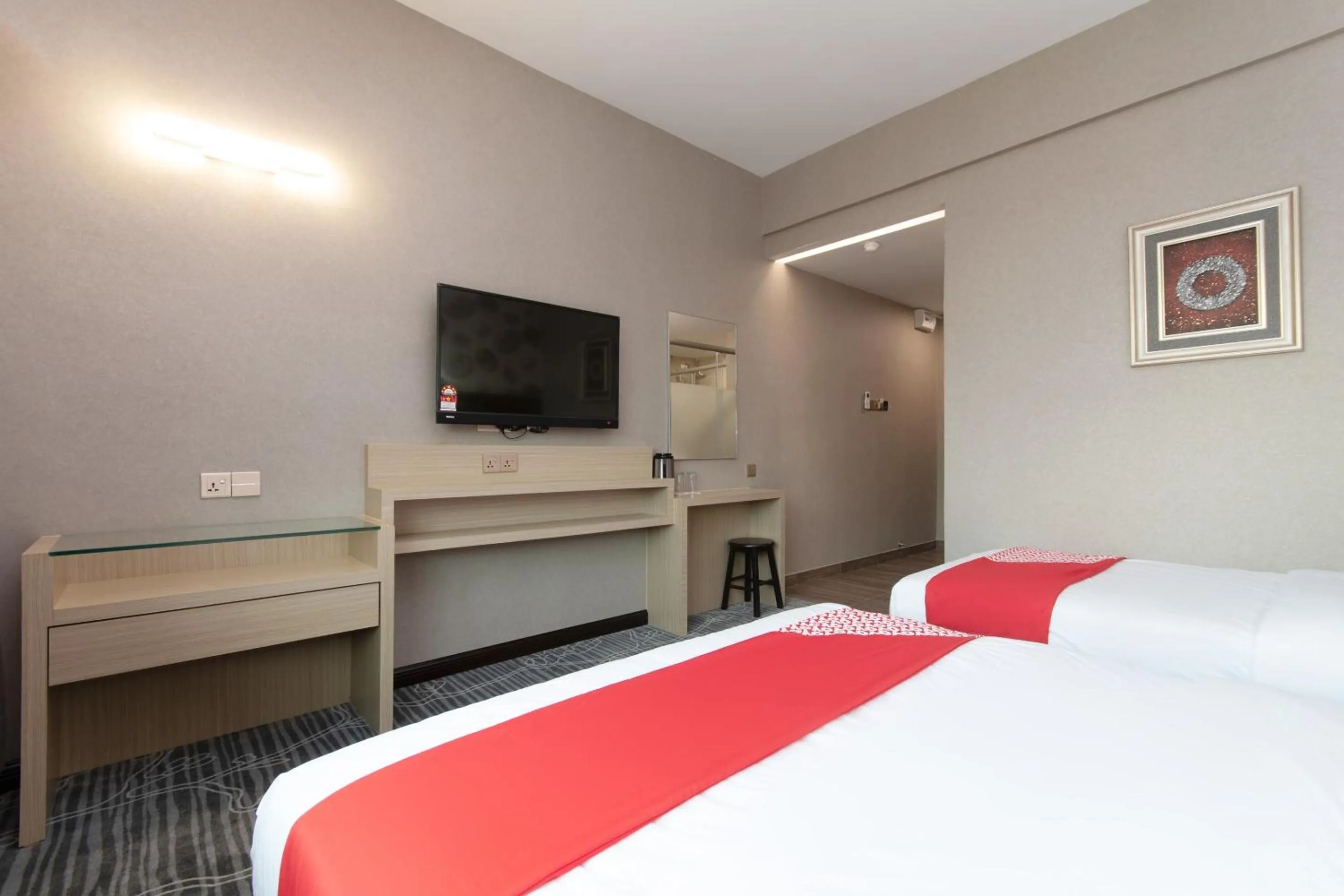 Bedroom, Bed in OYO 89375 Regent Hotel