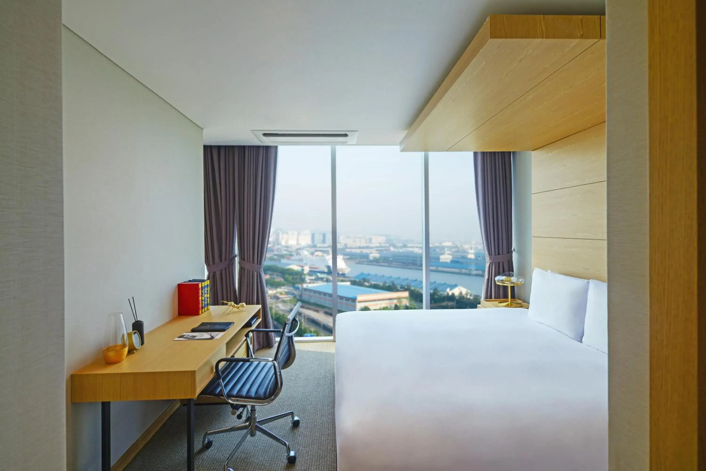 Bed in Harbor Park Hotel Bed in Harbor Park Hotel