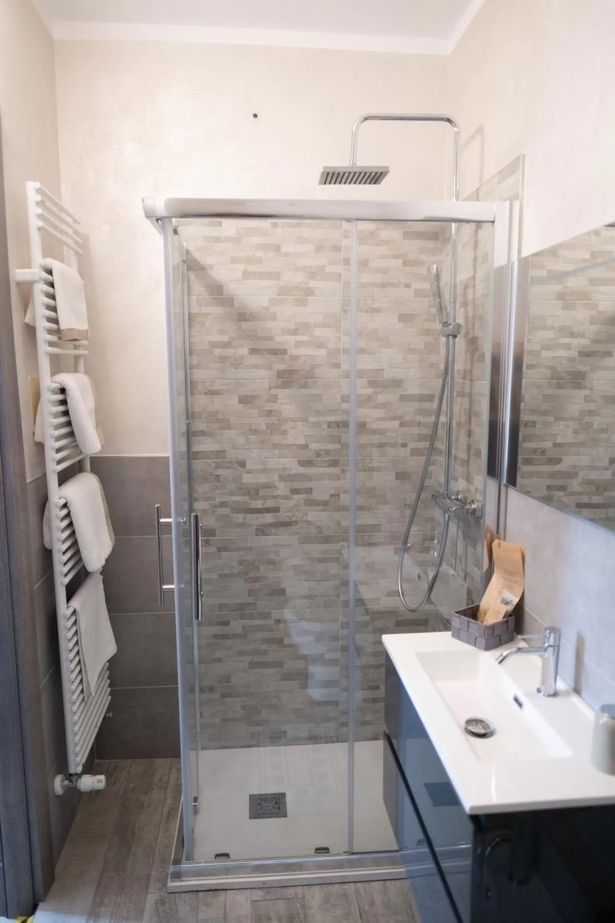 Shower, Bathroom in Il Riccio e la Castagna - Country House