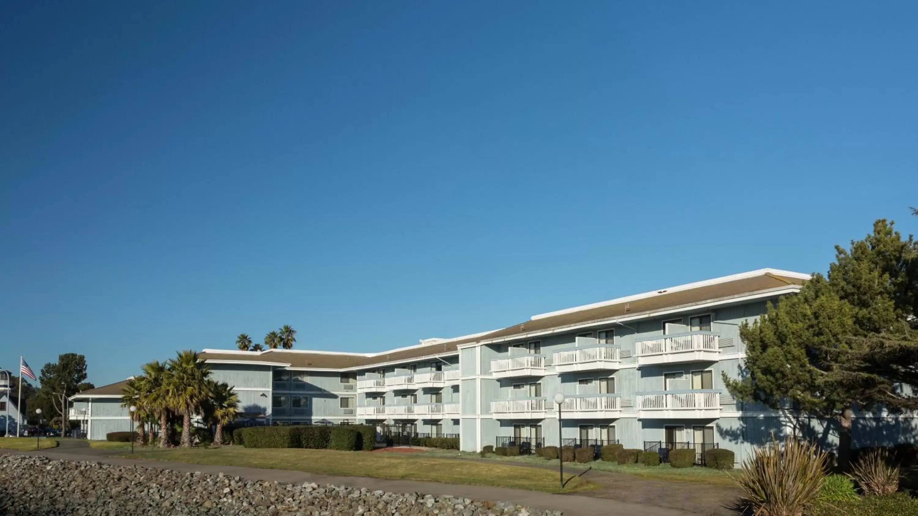 Property Building in The Marina Inn on San Francisco Bay