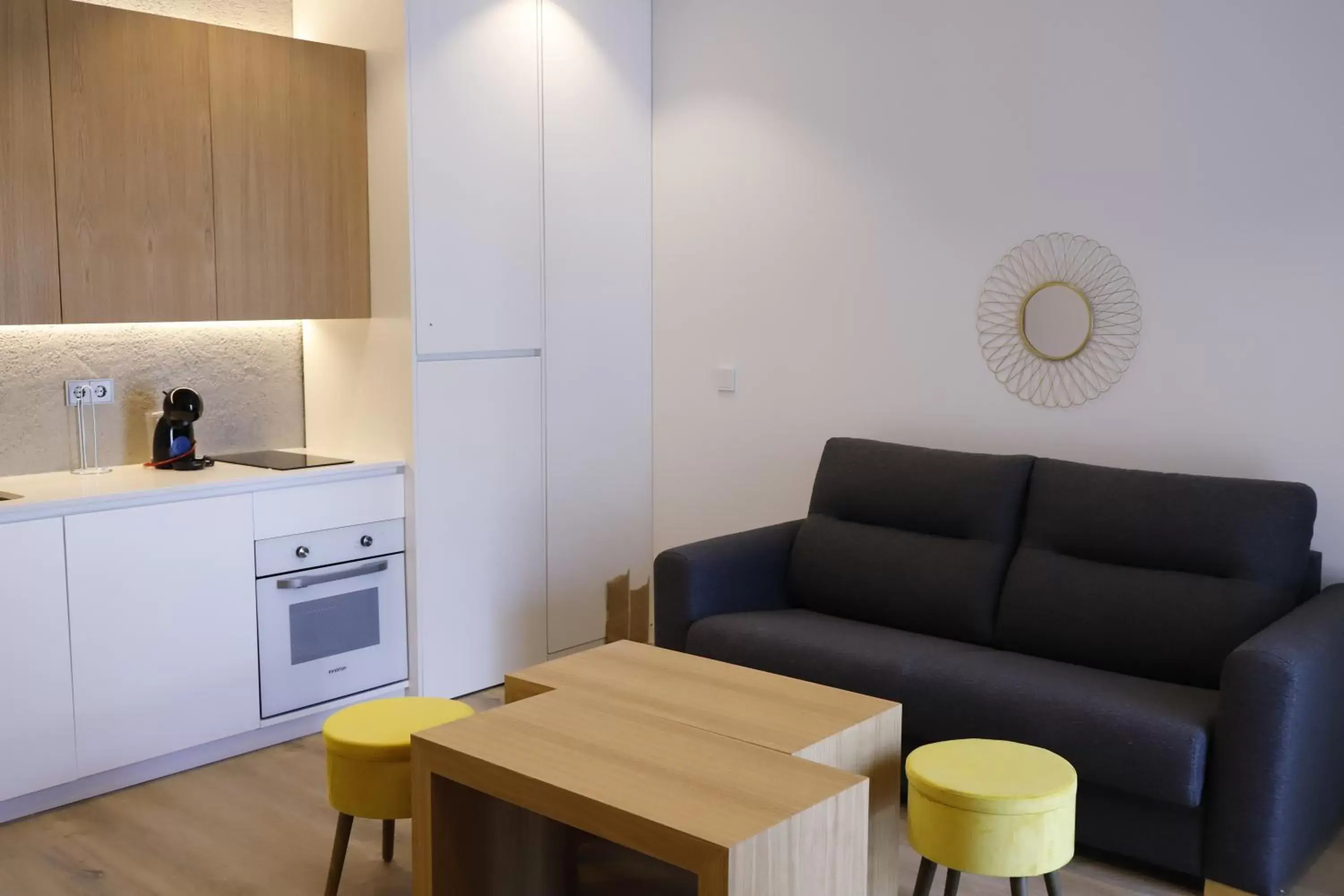 Kitchen or kitchenette, Seating Area in MEDINA HOMES PUENTE ROMANO