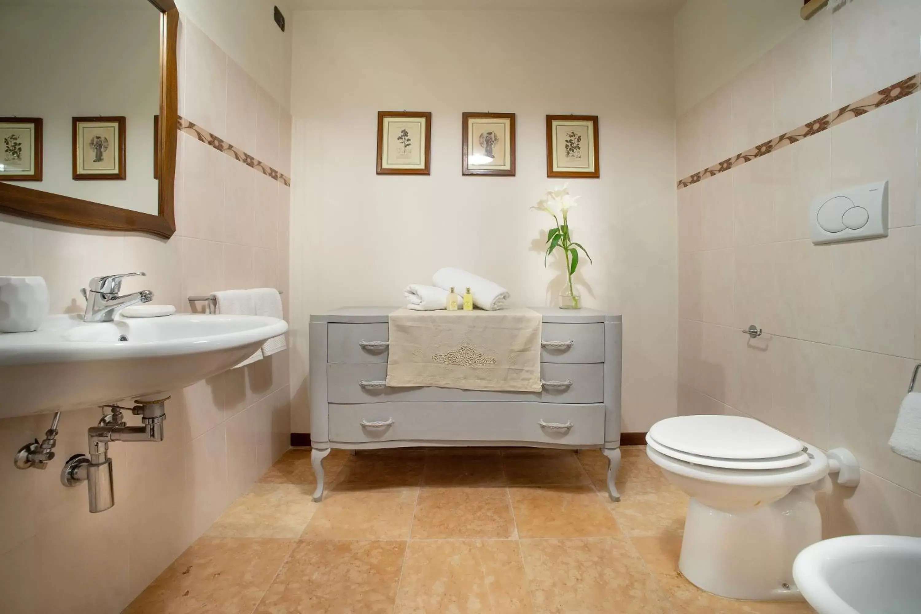 Bathroom in Domus Antiqua Bed & Breakfast