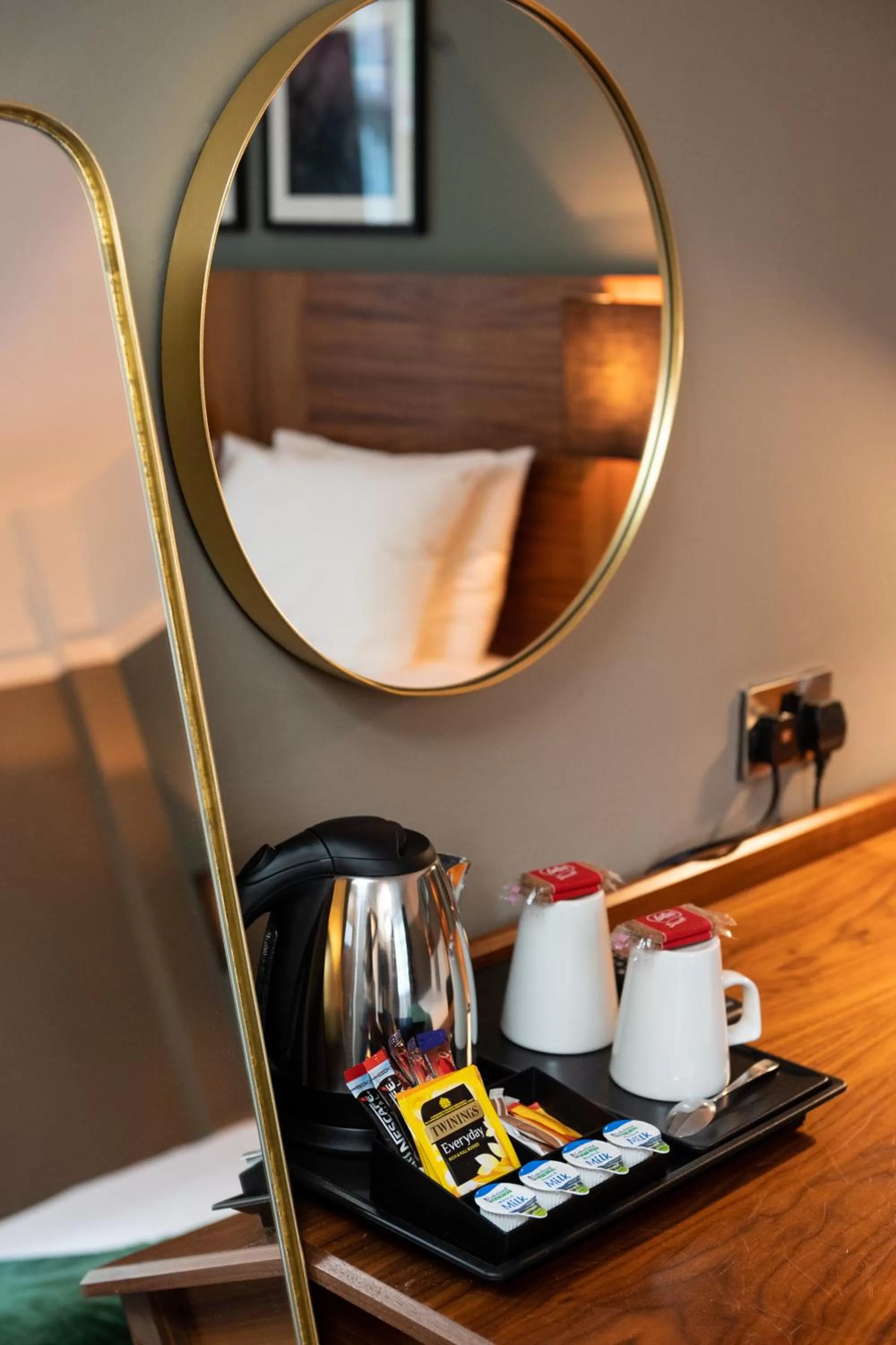 Coffee/tea facilities in The Oatlands Chaser by Innkeeper's Collection