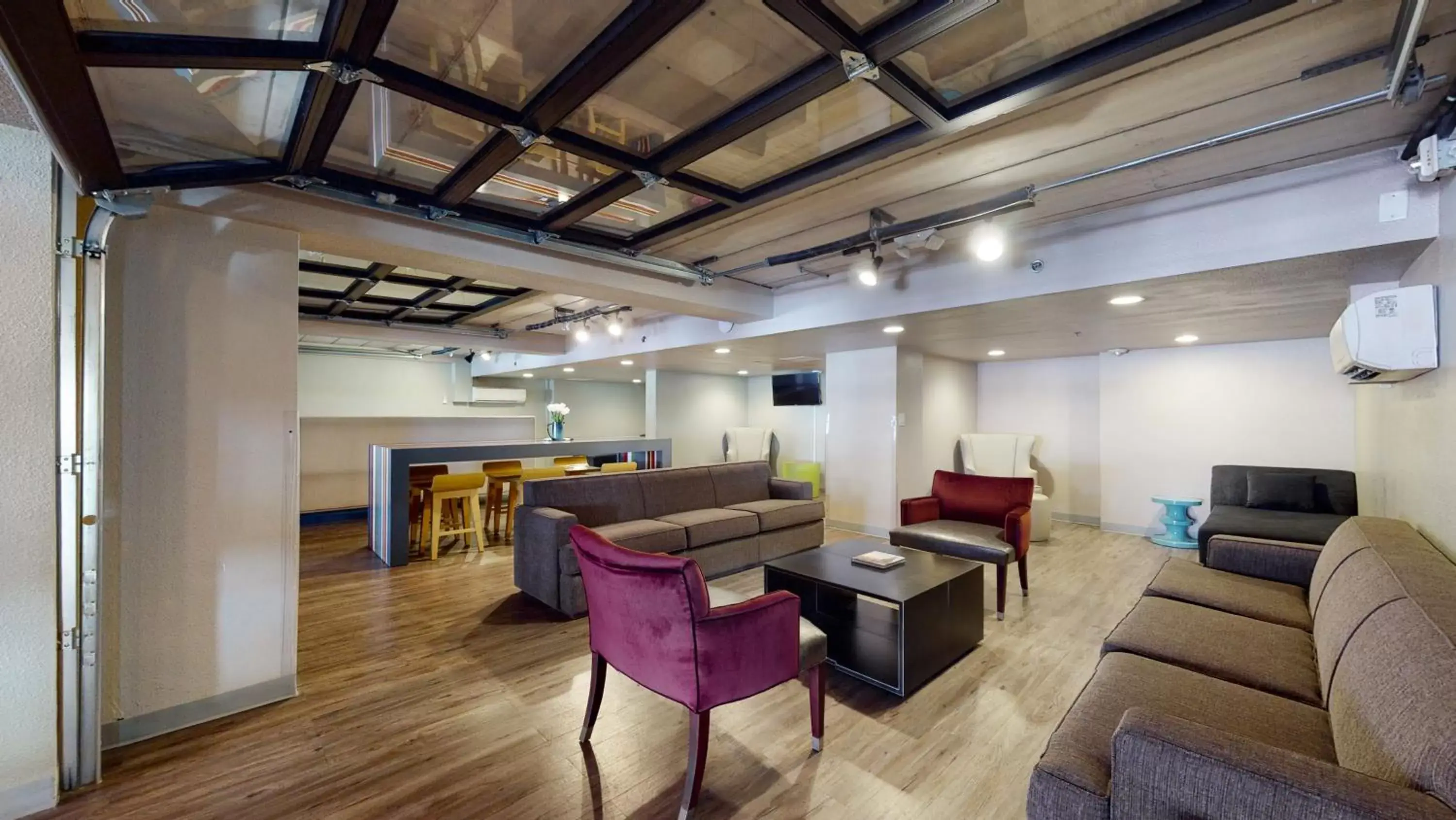 Lobby or reception, Dining Area in Aggieland Boutique Hotel