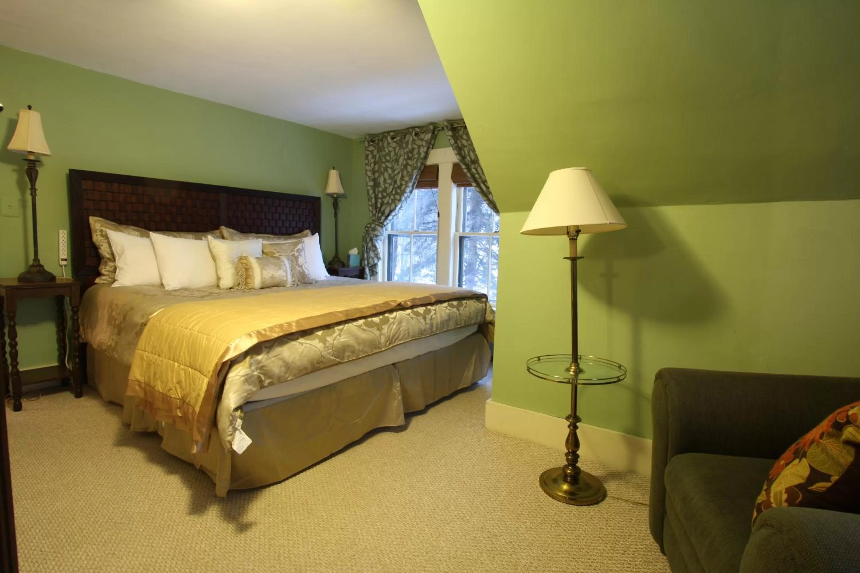 Bed in Follansbee Inn