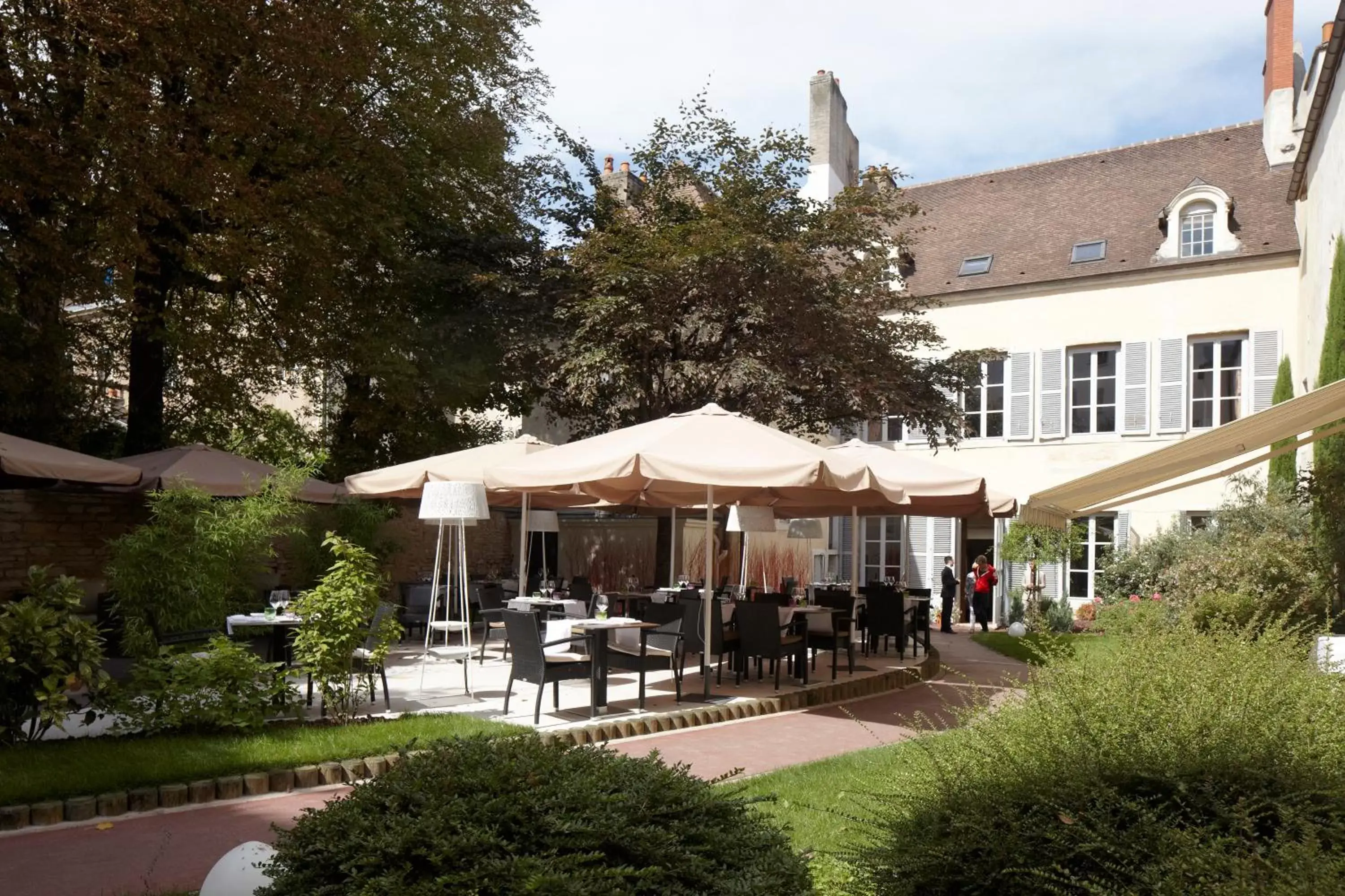 Patio, Restaurant/Places to Eat in Maison Philippe Le Bon, Les Collectionneurs