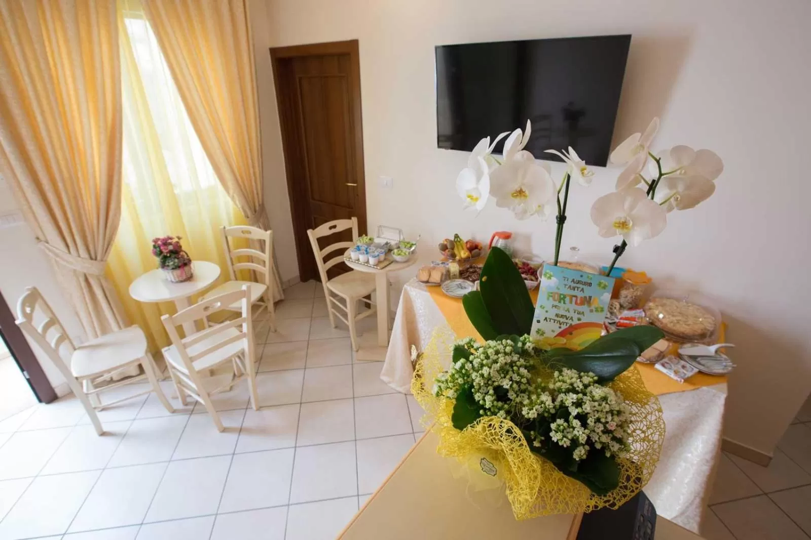 Lounge or bar, TV/Entertainment Center in B&B Le due gioie