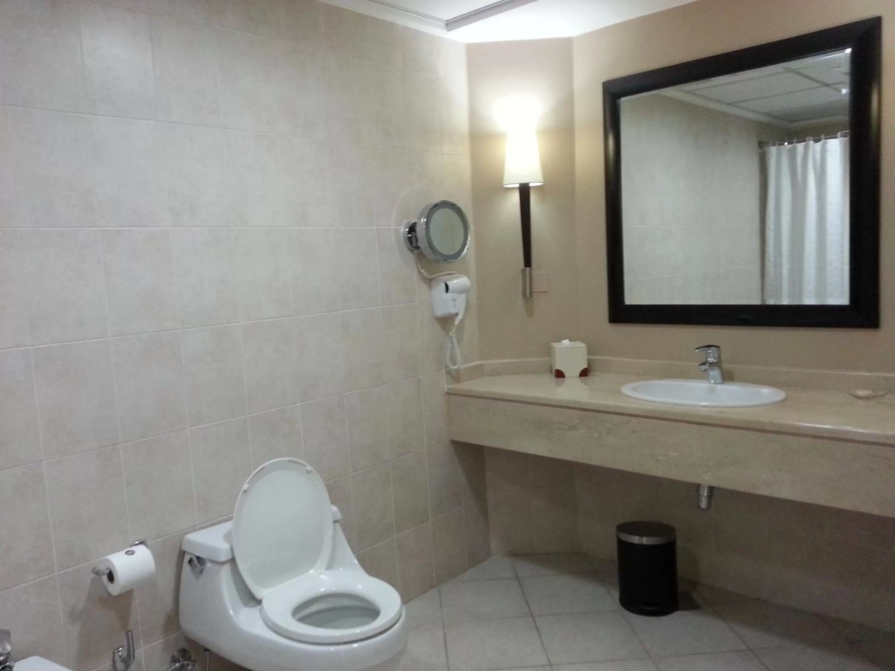 Bathroom in Sheraton Khalidiya Hotel