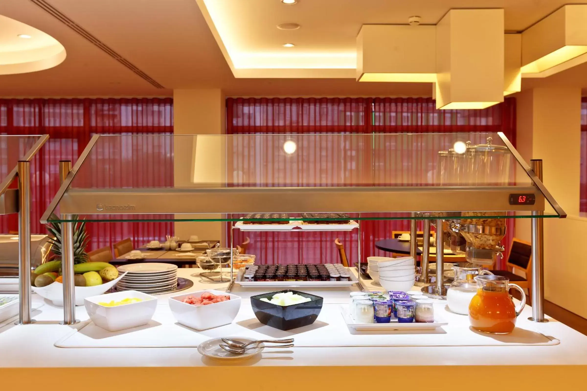 Buffet breakfast, Restaurant/Places to Eat in Hotel Mercure Braga Centro