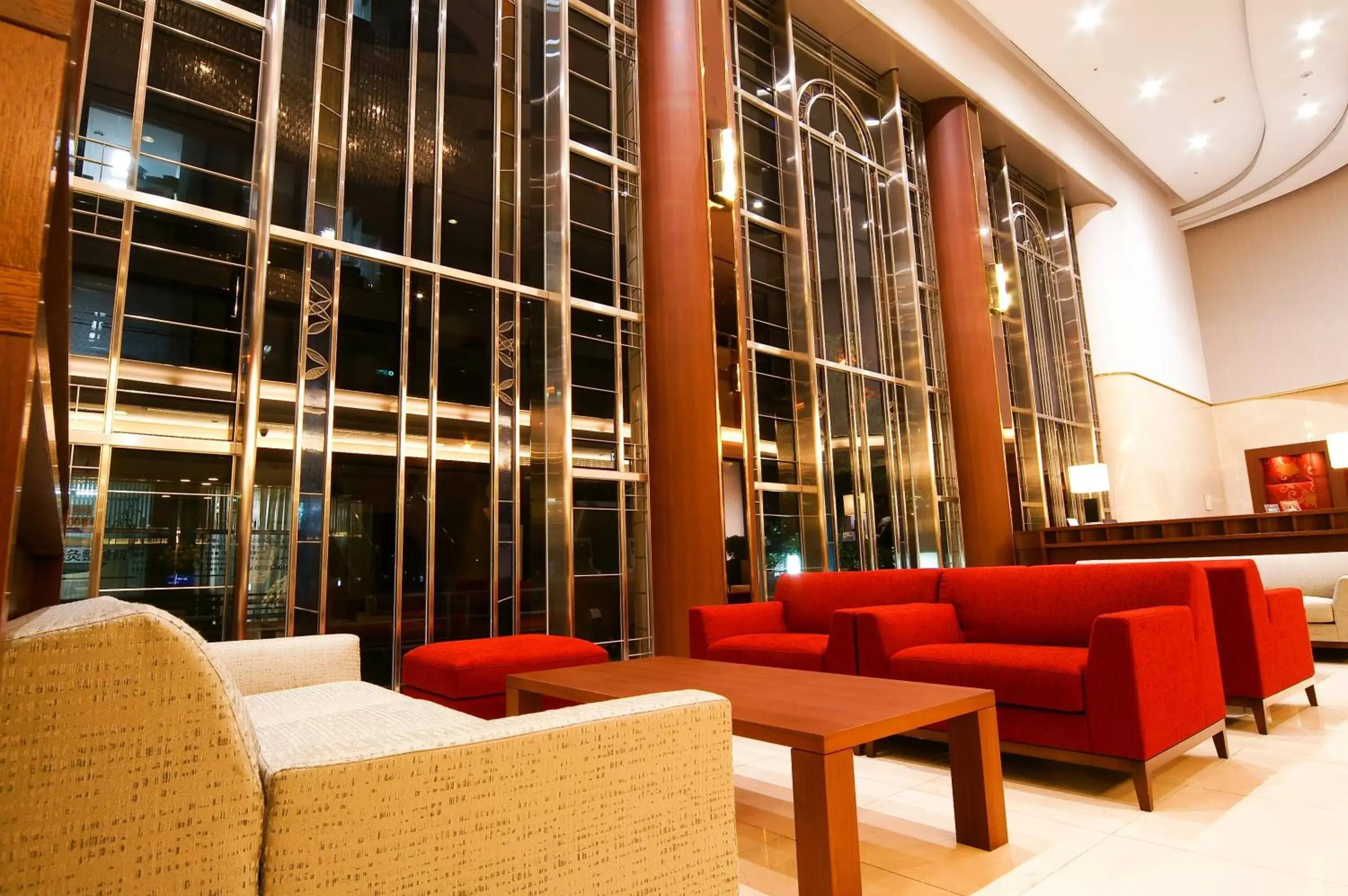 Lobby or reception, Lounge/Bar in Daiwa Roynet Hotel Osaka-Yotsubashi