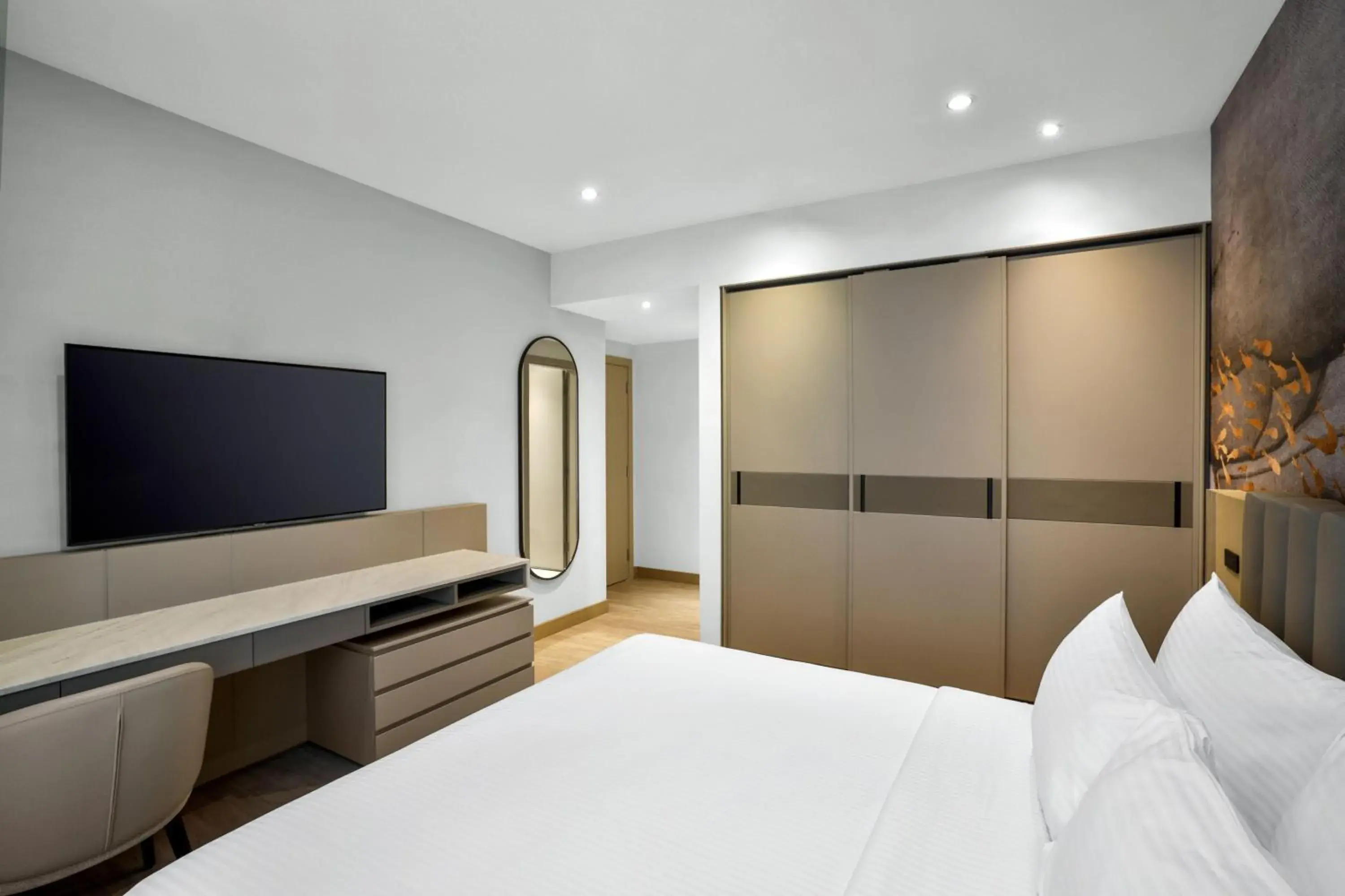 Bedroom, TV/Entertainment Center in Residence Inn by Marriott Sheikh Zayed Road, Dubai