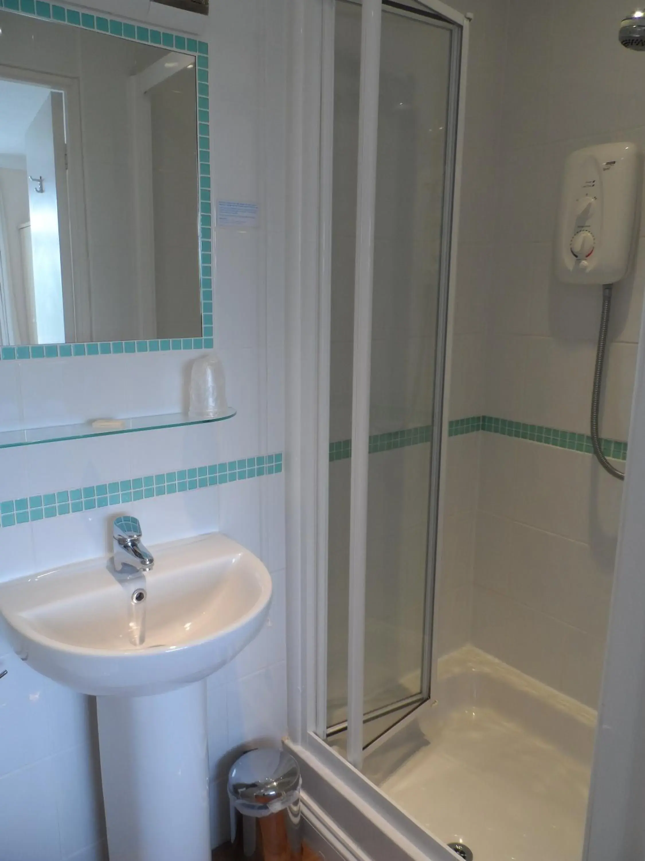 Shower, Bathroom in Tremarne Hotel