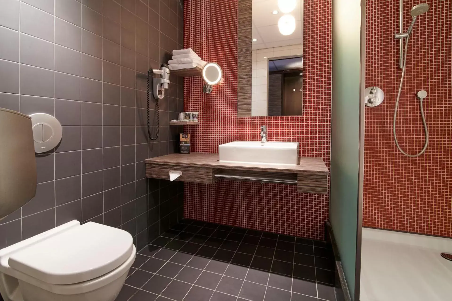 Bathroom in Mercure Hotel Tilburg Centrum