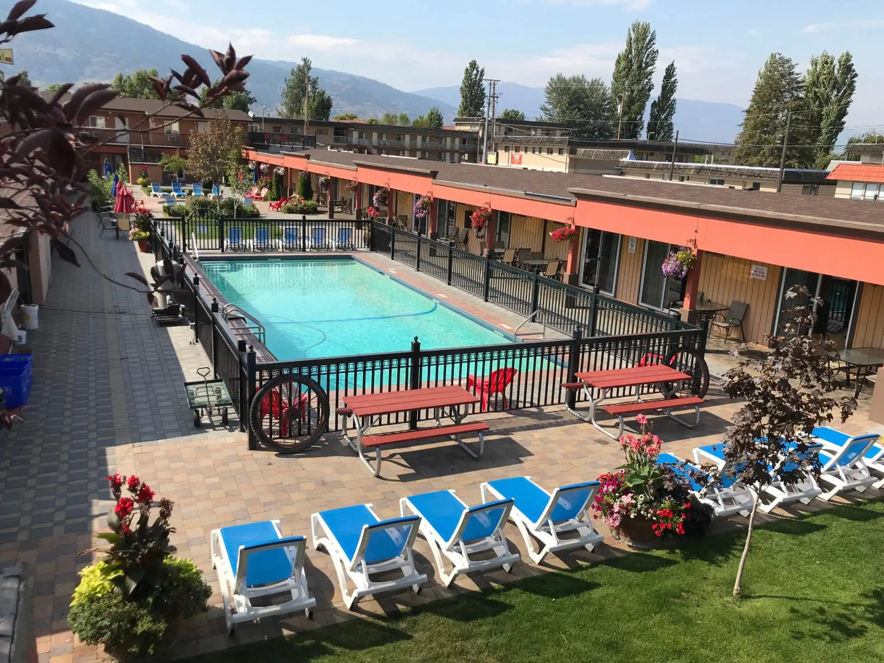 Swimming pool, Pool View in Sahara Courtyard Inn Osoyoos