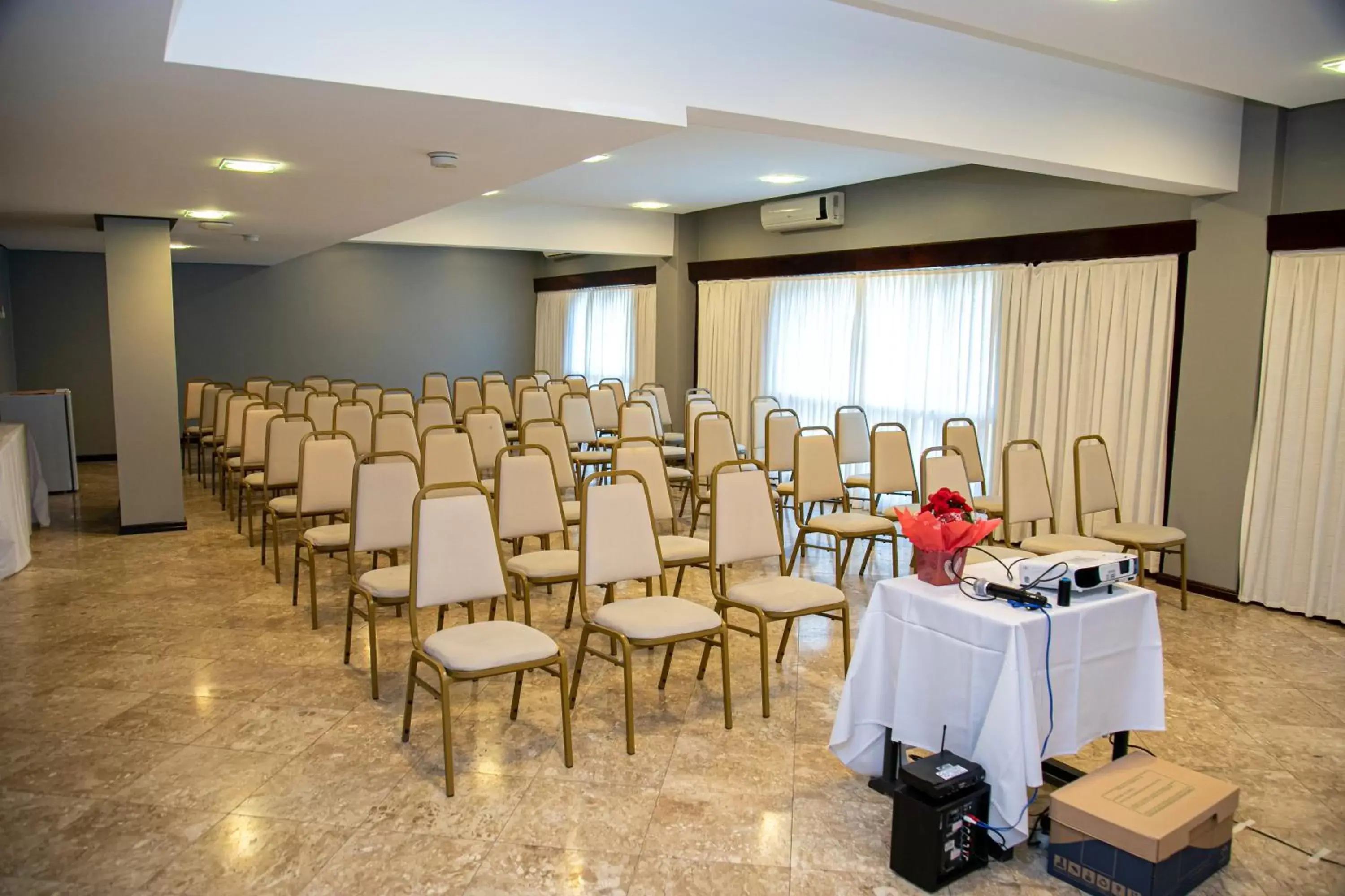 Meeting/conference room in Plaza Blumenau Hotel