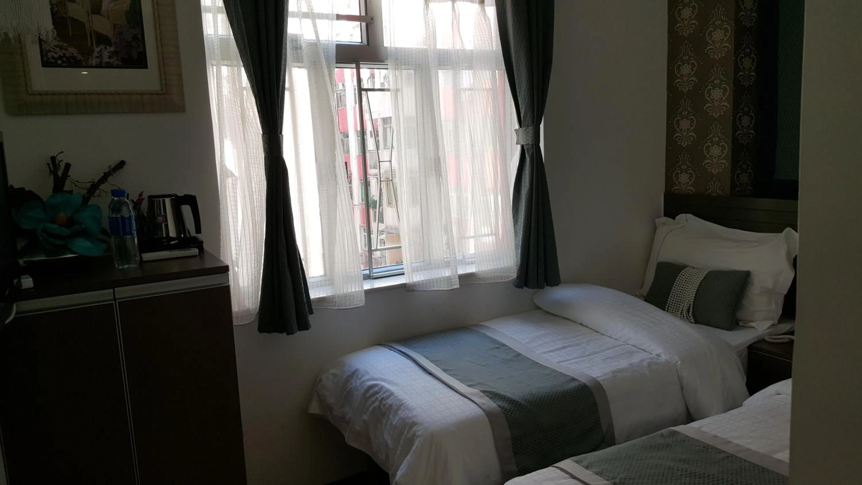 Bed in Seasons Hotel - Causeway Bay