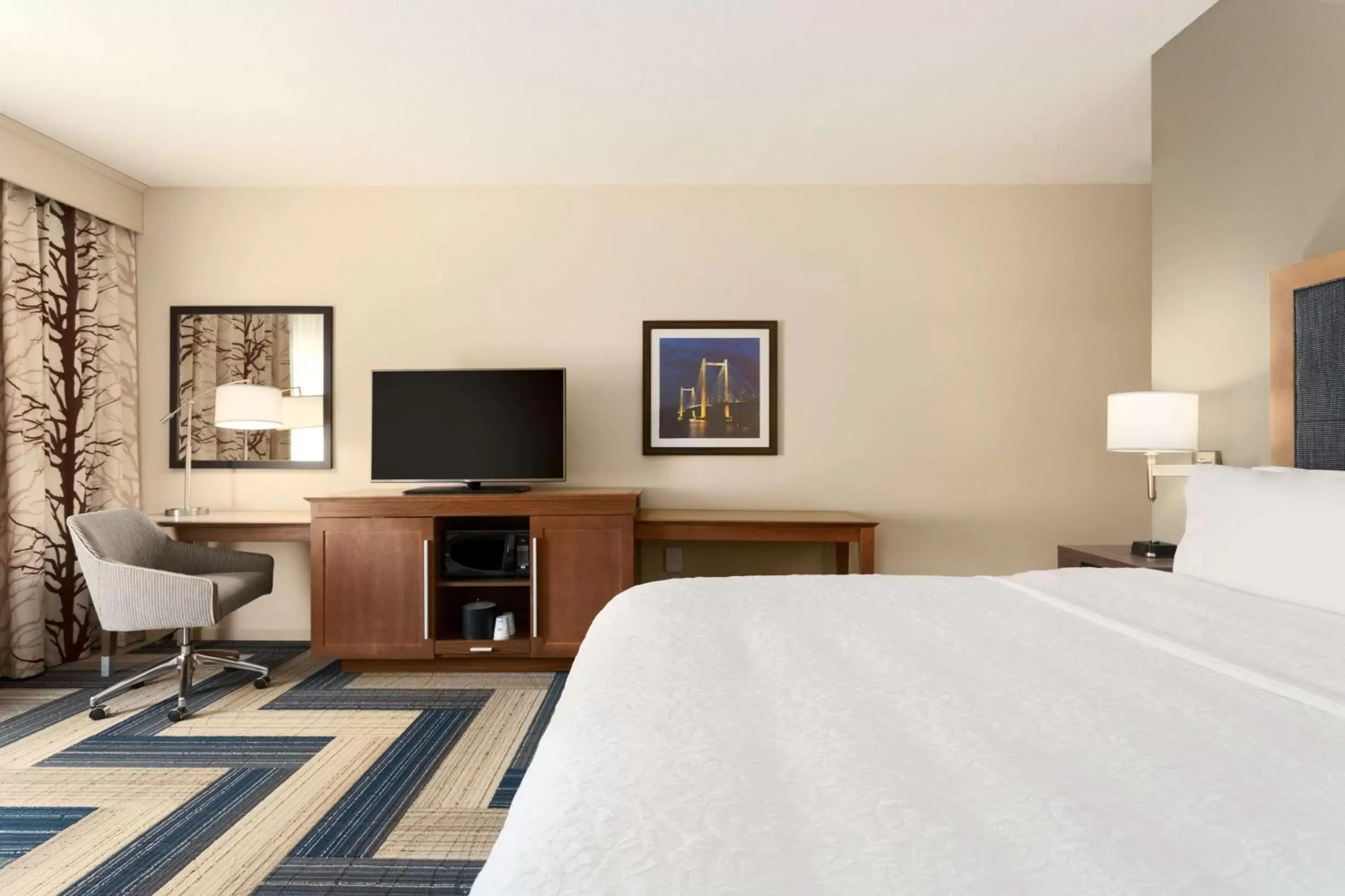 Bed in Hampton Inn by Hilton Kennewick at Southridge