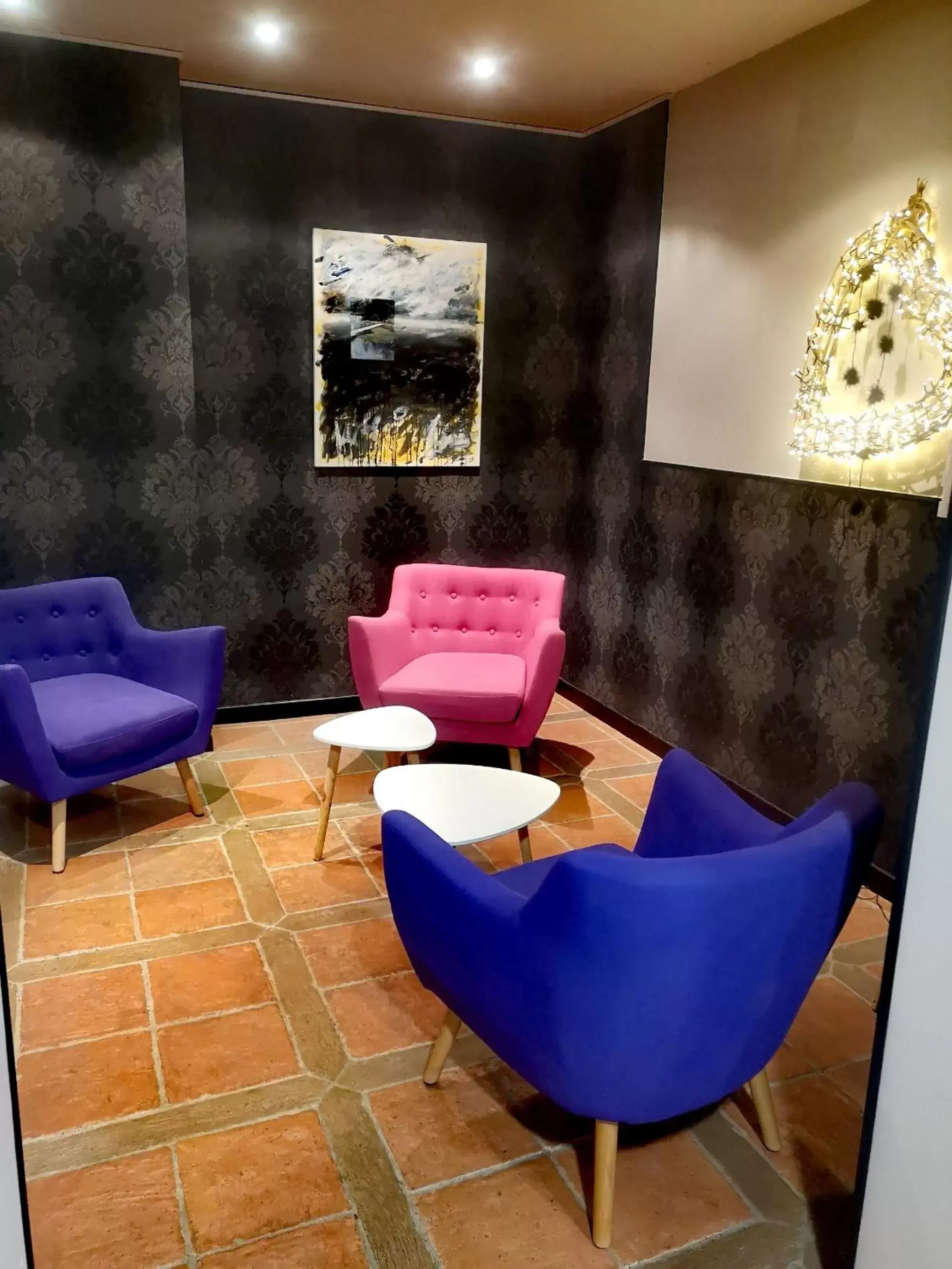 Communal lounge/ TV room, Seating Area in Hôtel Restaurant de France