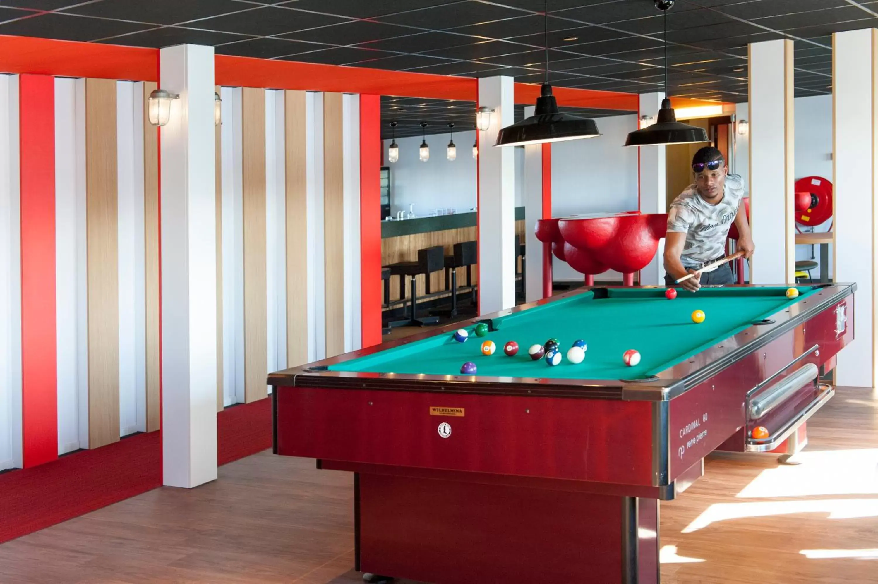 Restaurant/places to eat, Billiards in Botel