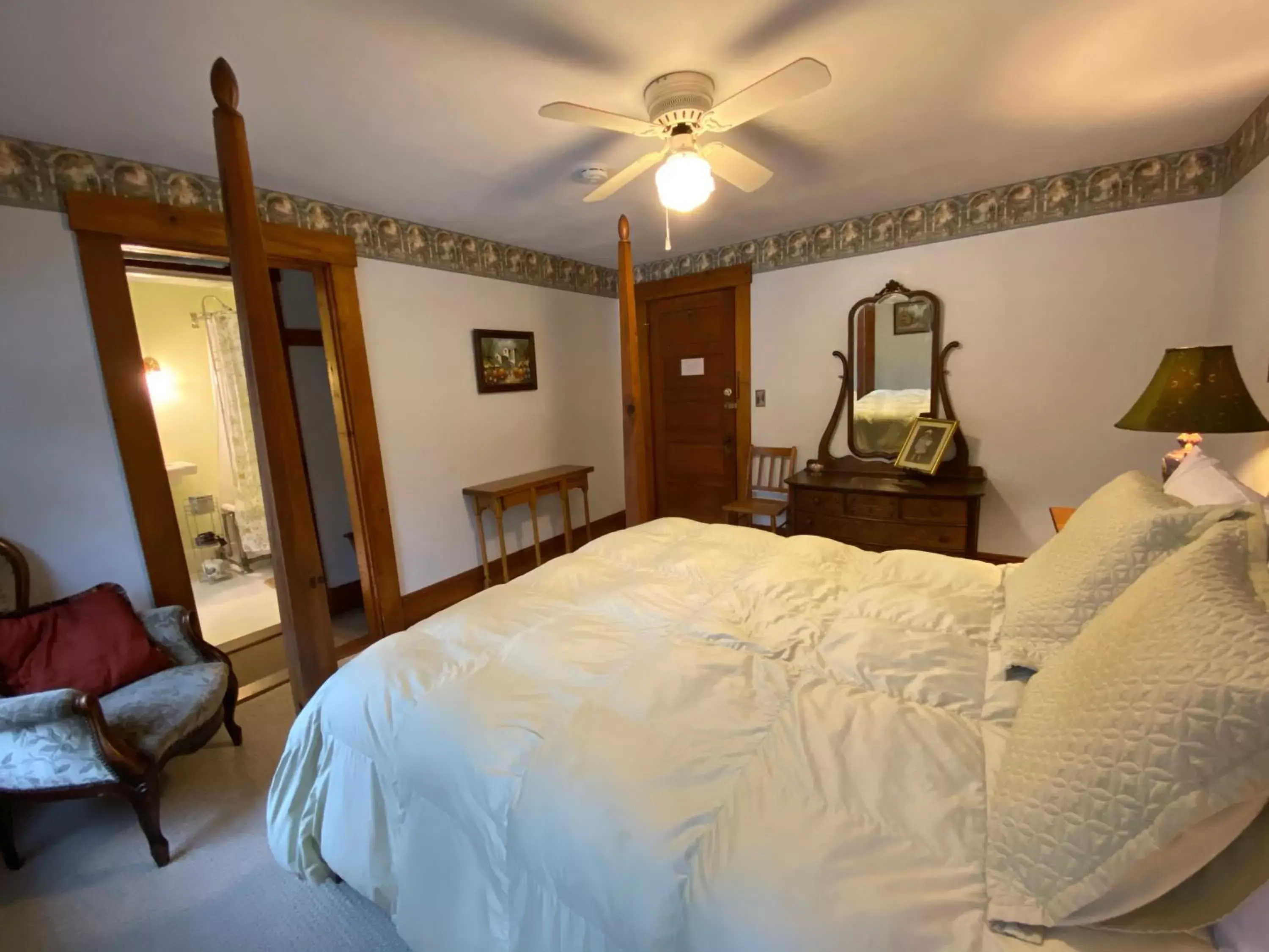 Photo of the whole room, Bed in Follansbee Inn