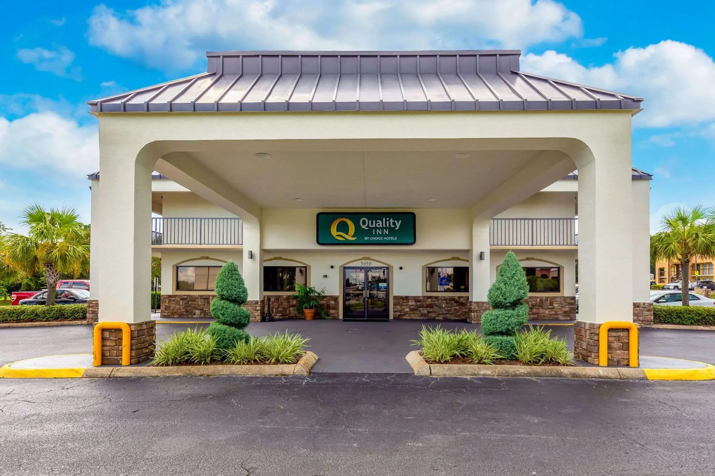 Property building in Quality Inn Mobile West Tillmans Corner Mobile AL