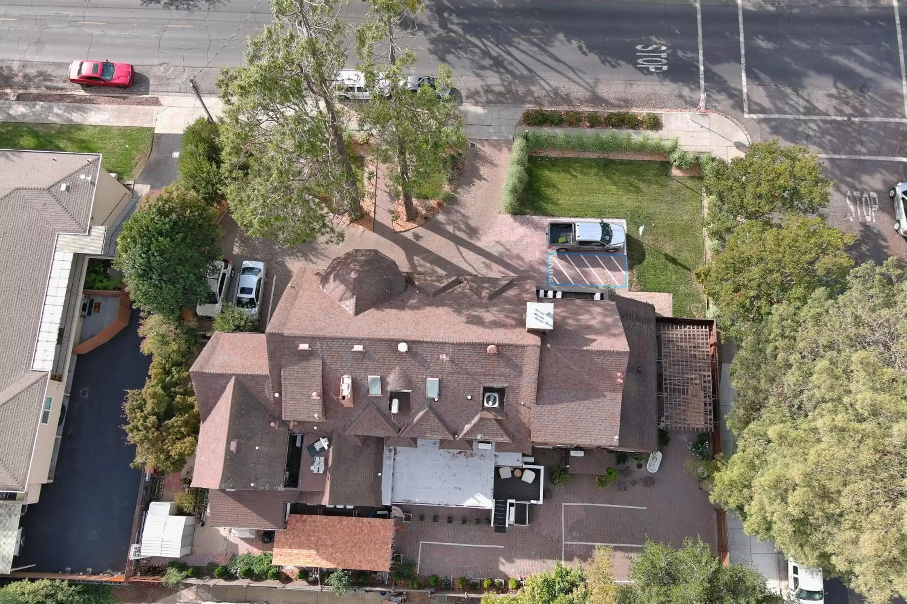 Bird's-eye View in Cedar Gables Inn