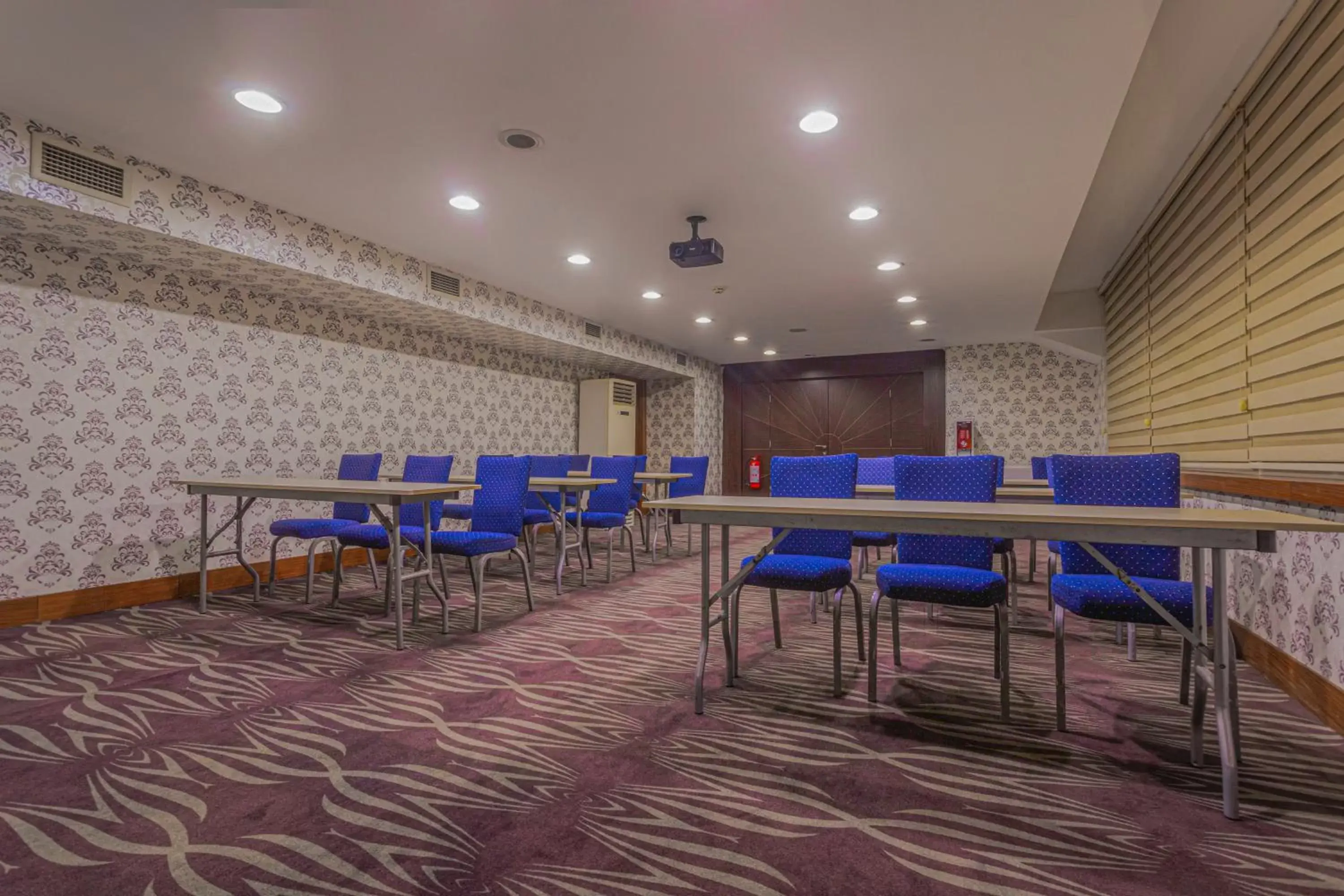 Meeting/conference room, Business Area/Conference Room in Best Western Plus Khan Hotel