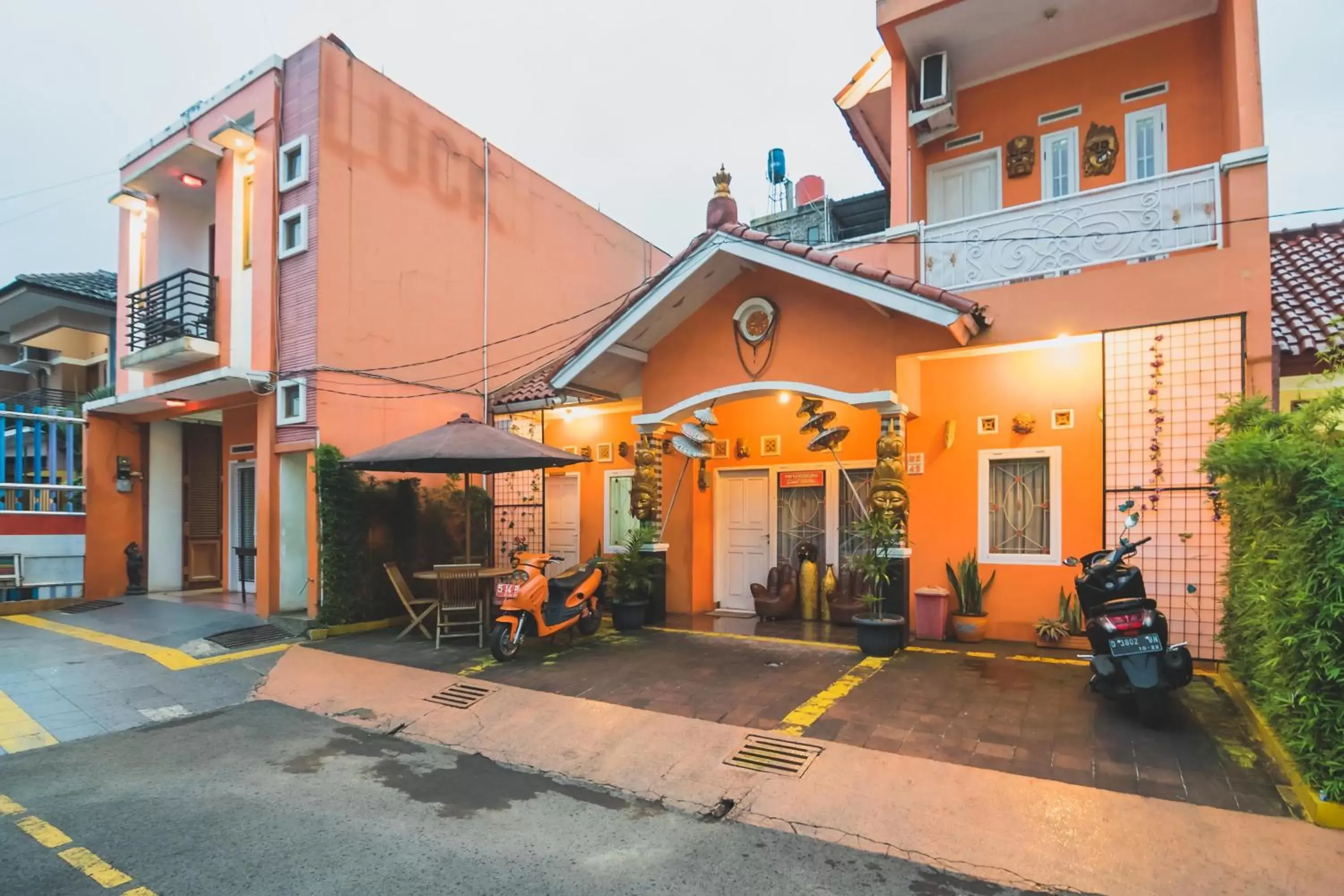 Property building in RedDoorz Syariah near Margahayu Raya Property building in RedDoorz Syariah near Margahayu Raya