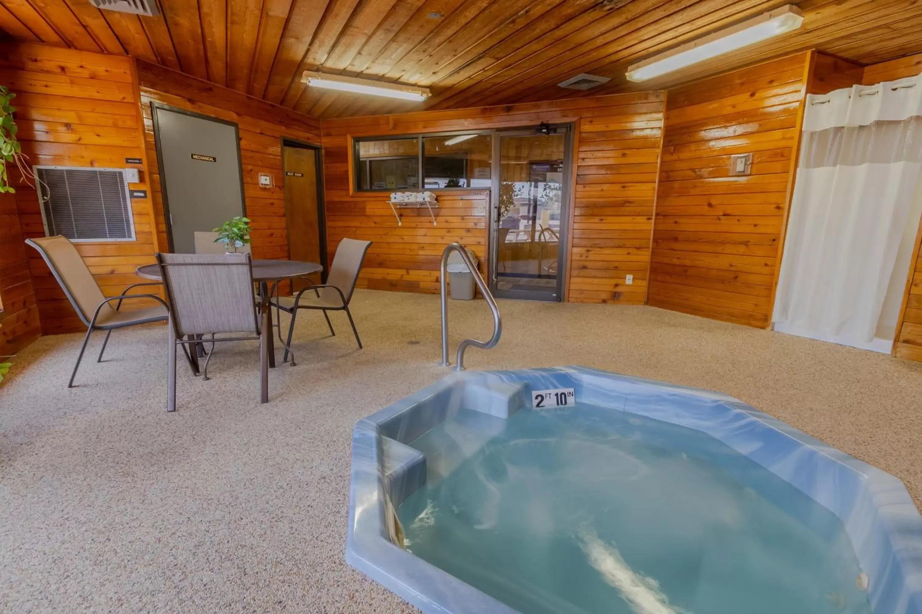 Hot Tub in Thunderbird Lodge
