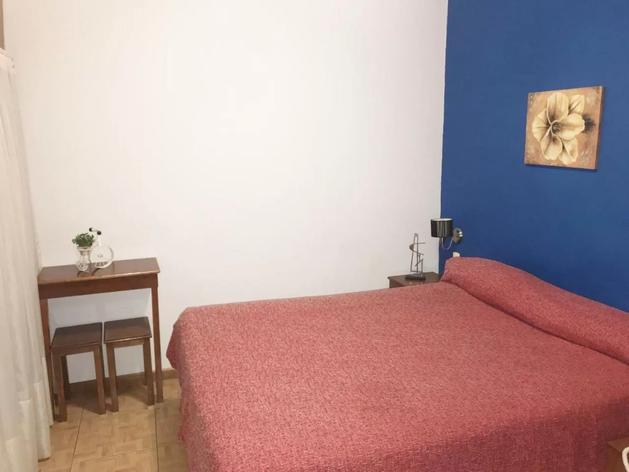 Photo of the whole room, Bed in Hotel Alcazar