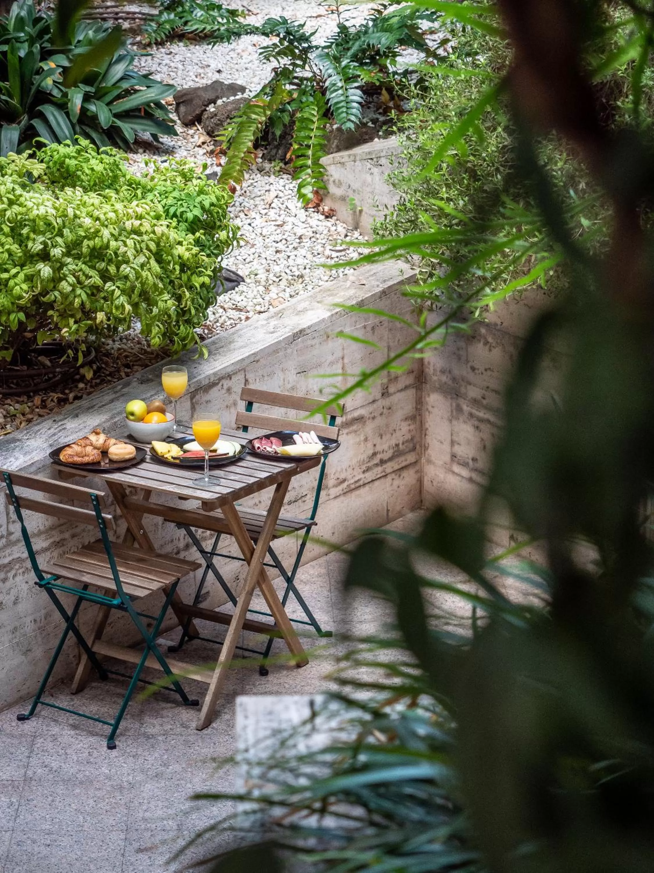 Restaurant/places to eat in Vilana Hotel Boutique