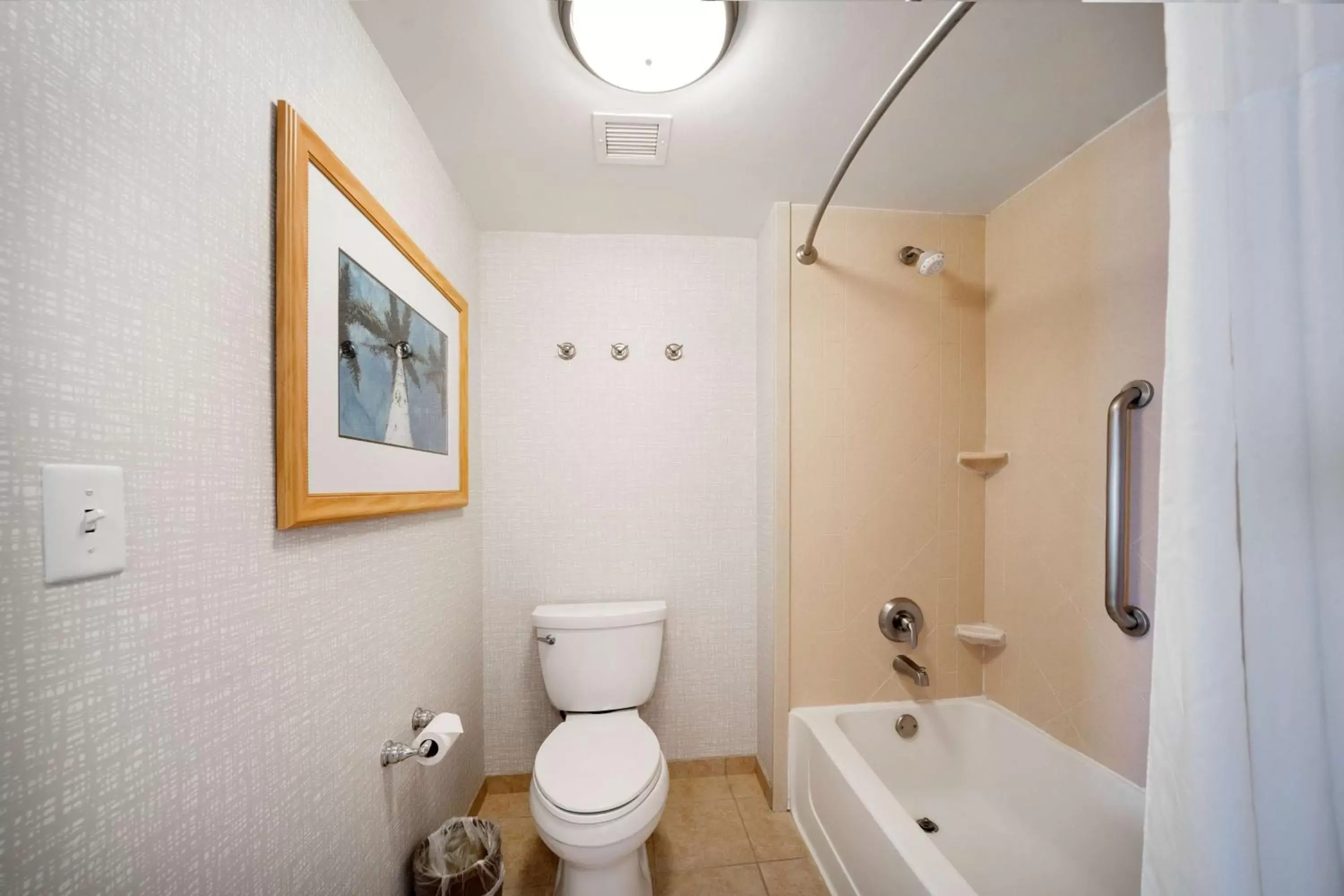 Bathroom in Hampton Inn & Suites Madera