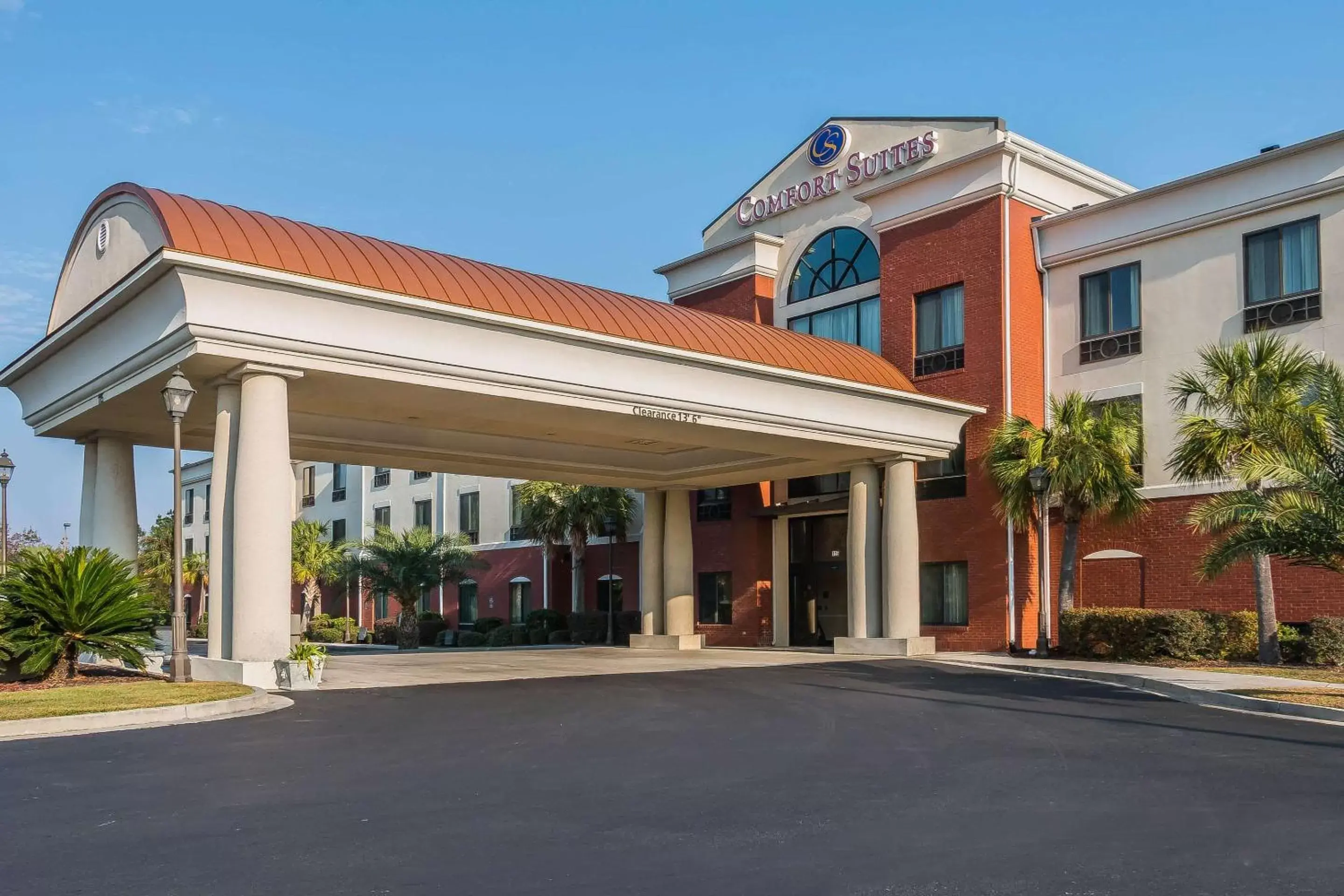 Property building in Comfort Suites Savannah North