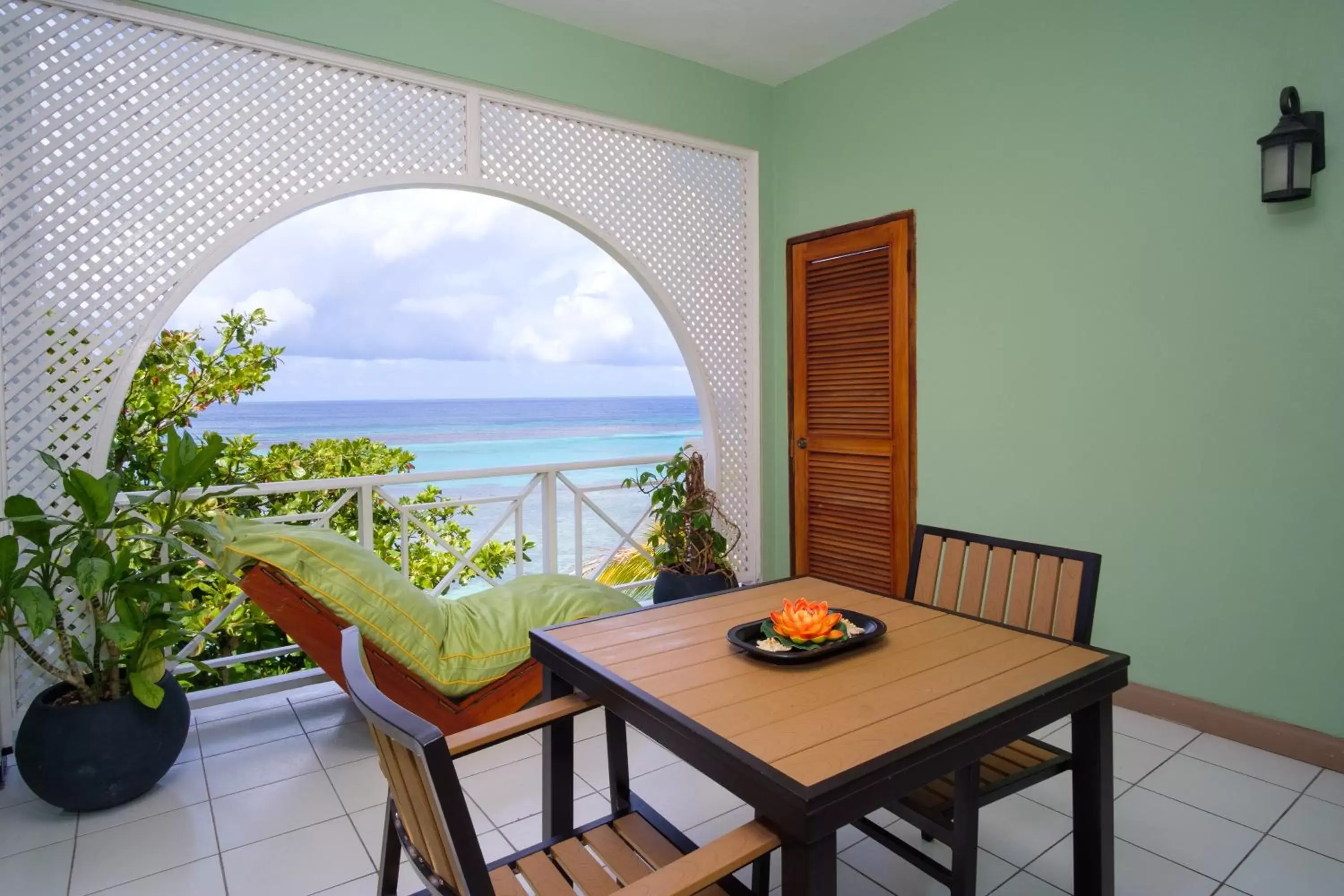 Balcony/Terrace in Hibiscus Lodge Hotel