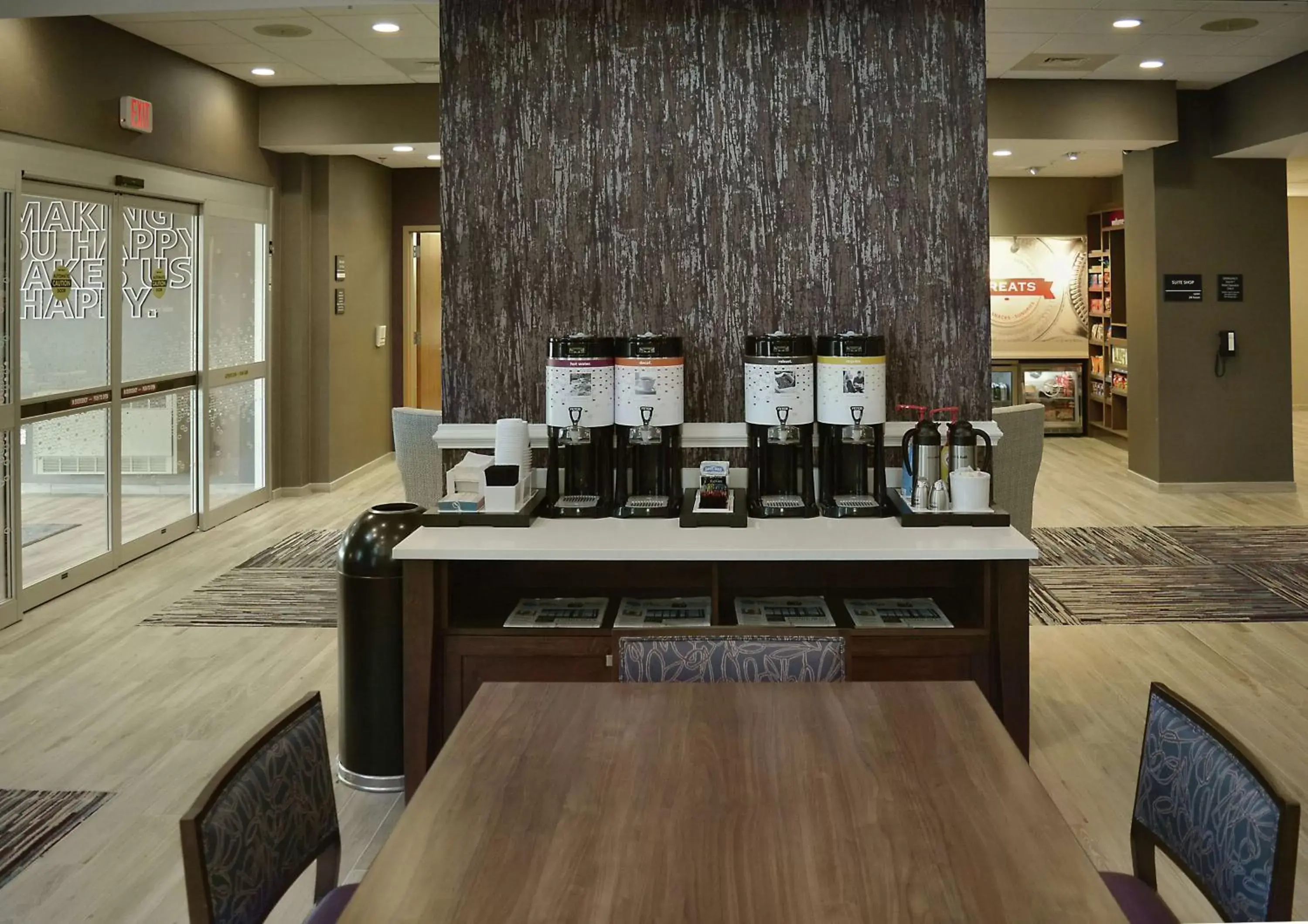 Dining area in Hampton Inn & Suites Philadelphia/Media