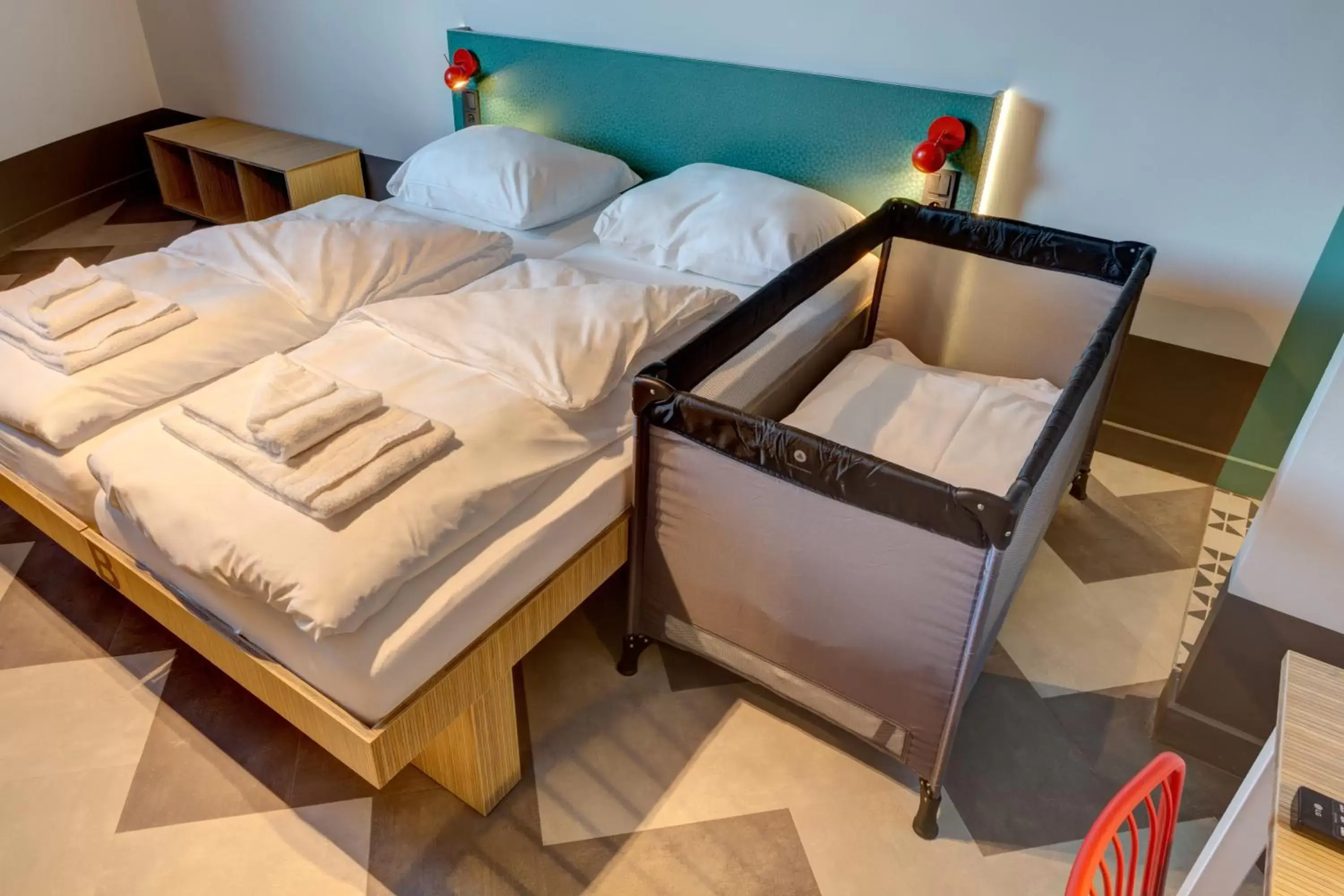 Bed in MEININGER Hotel Paris Porte de Vincennes