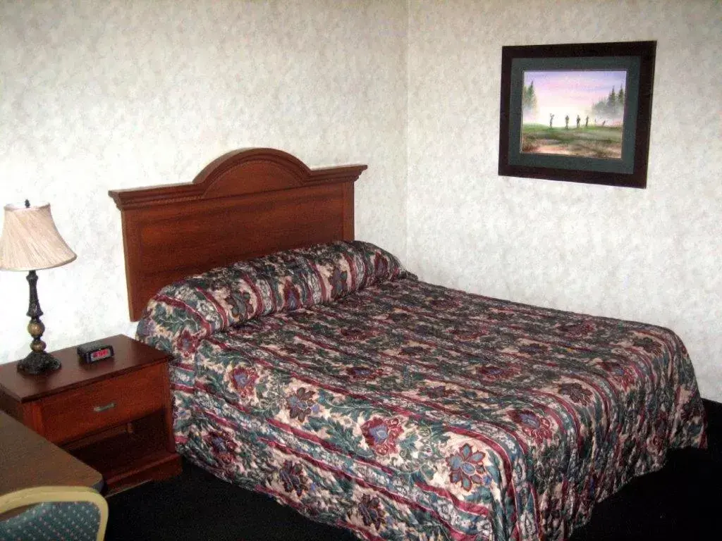 Bedroom, Bed in Fair Motel